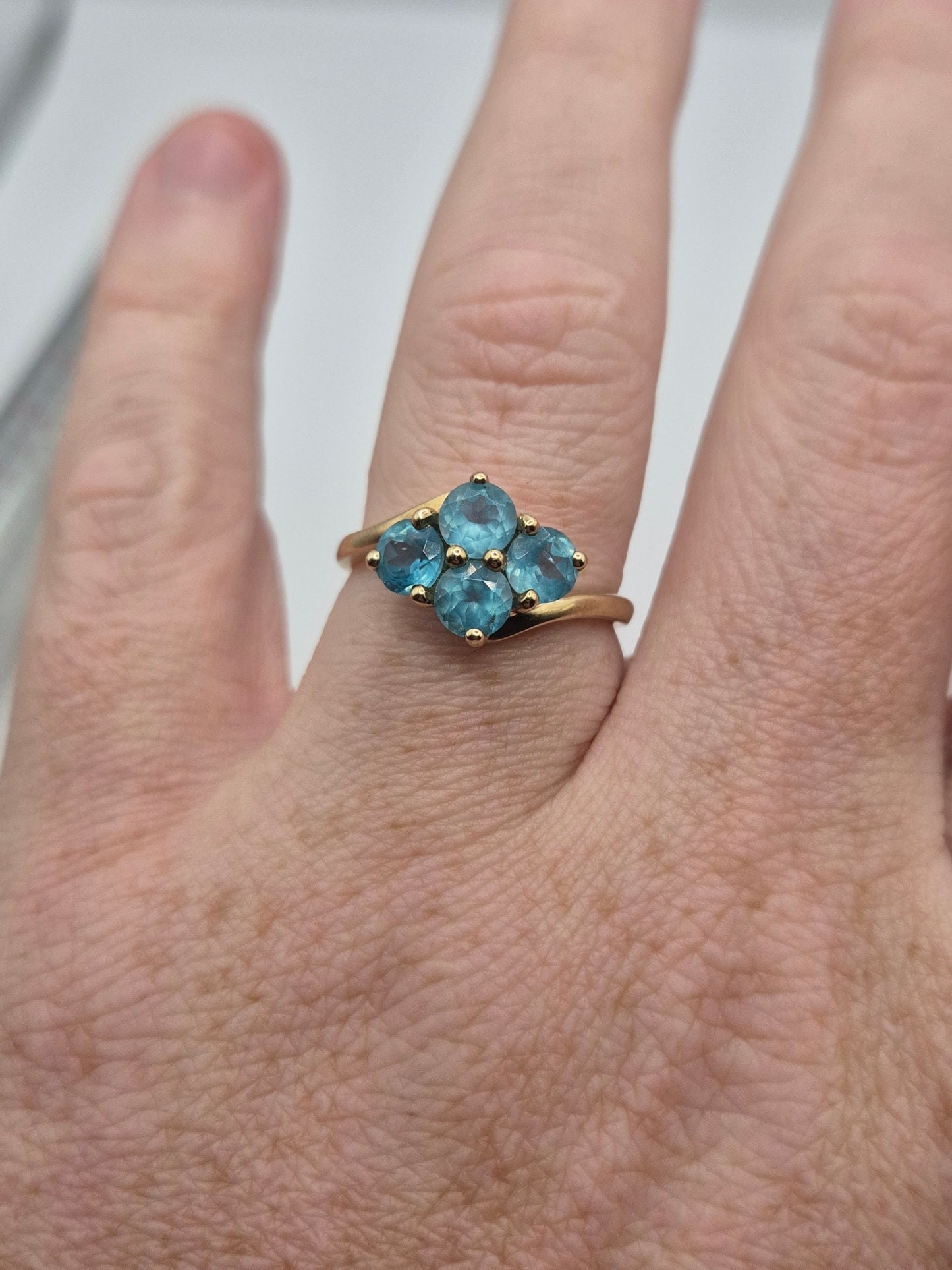 9ct gold blue apatite ring