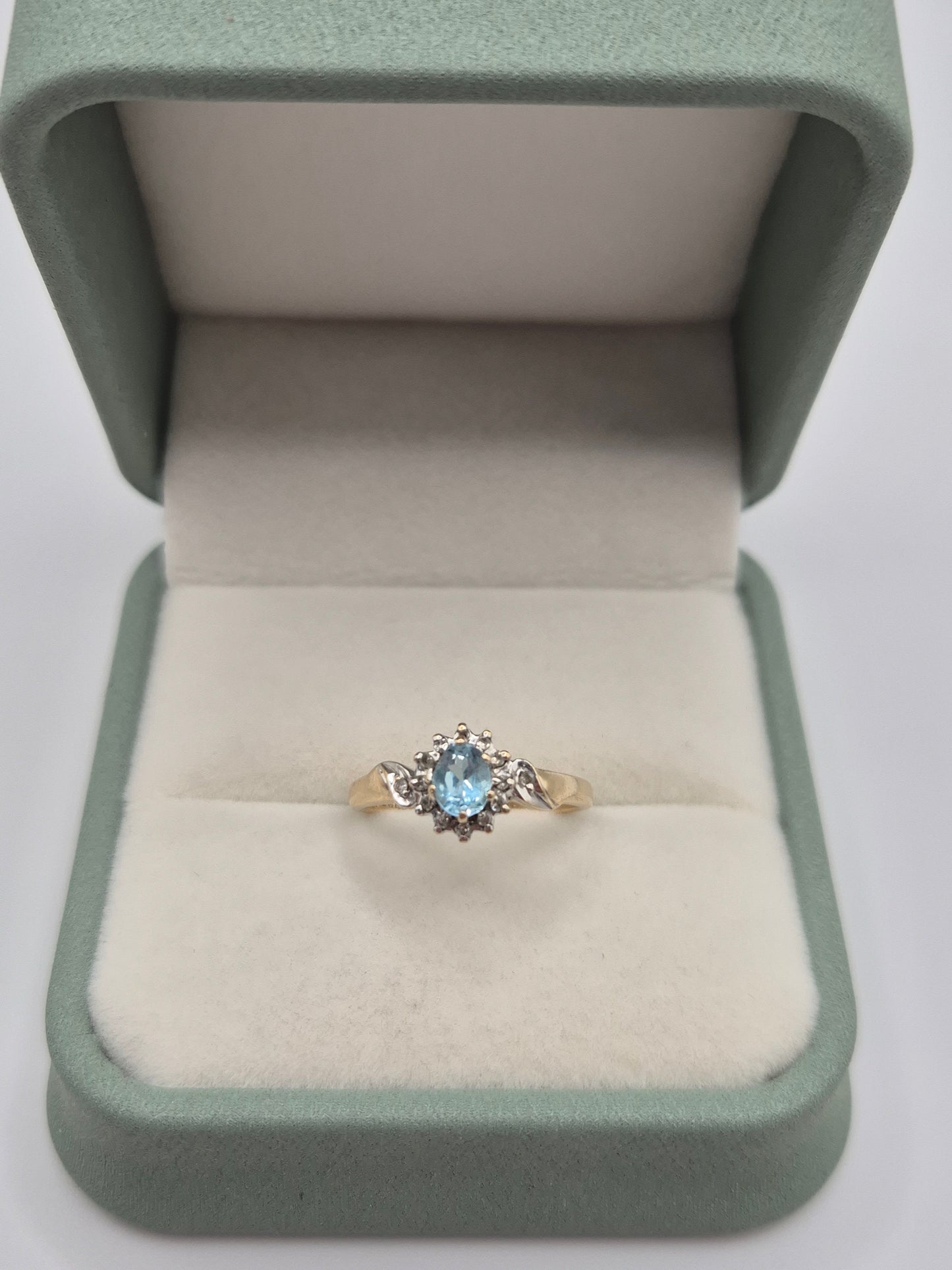 9ct gold topaz and diamond ring