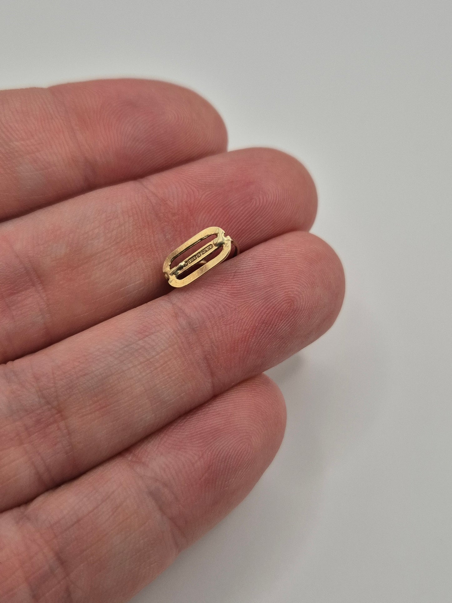 9ct gold stirrup charm