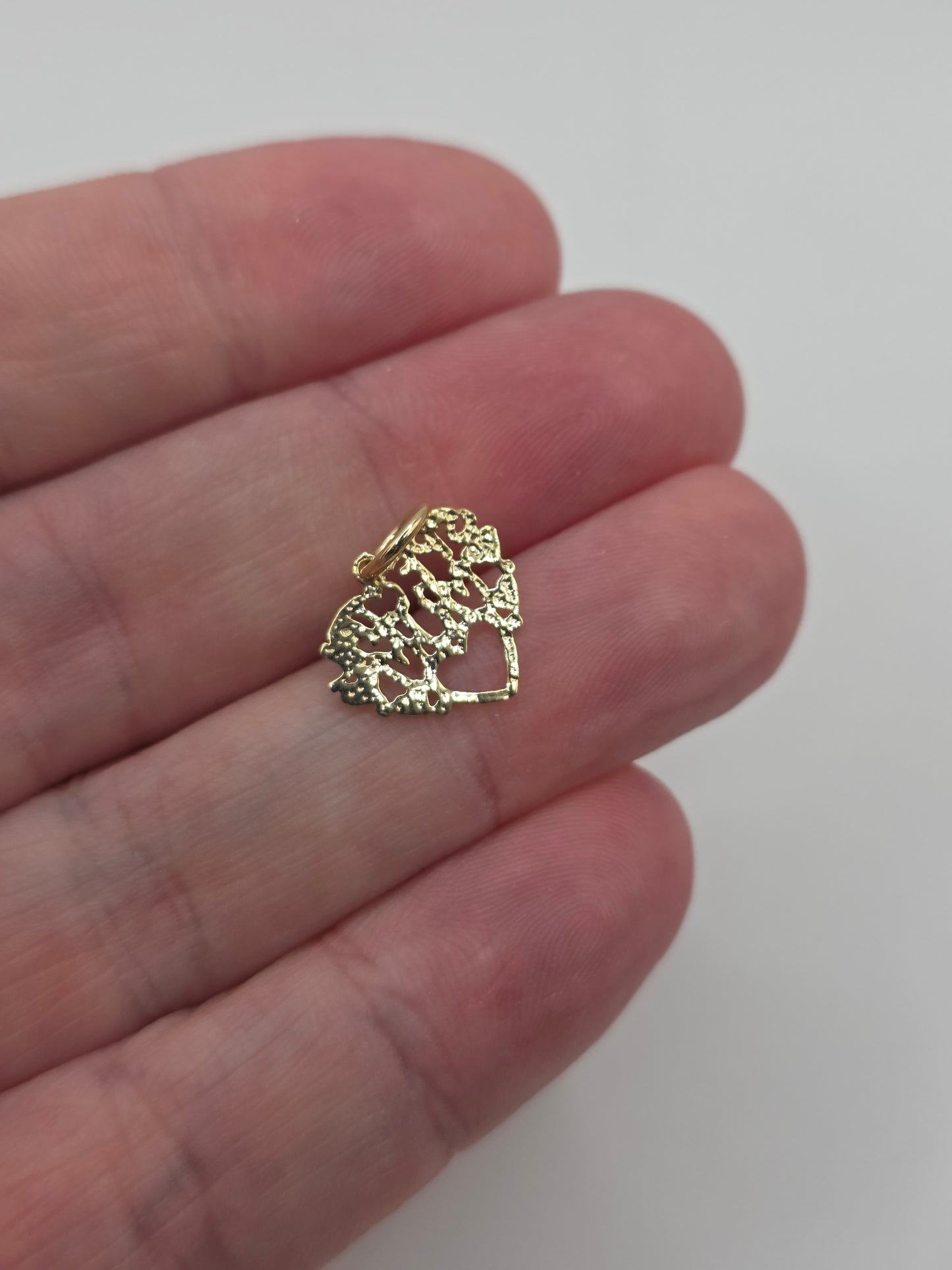 9ct gold special mum pendant