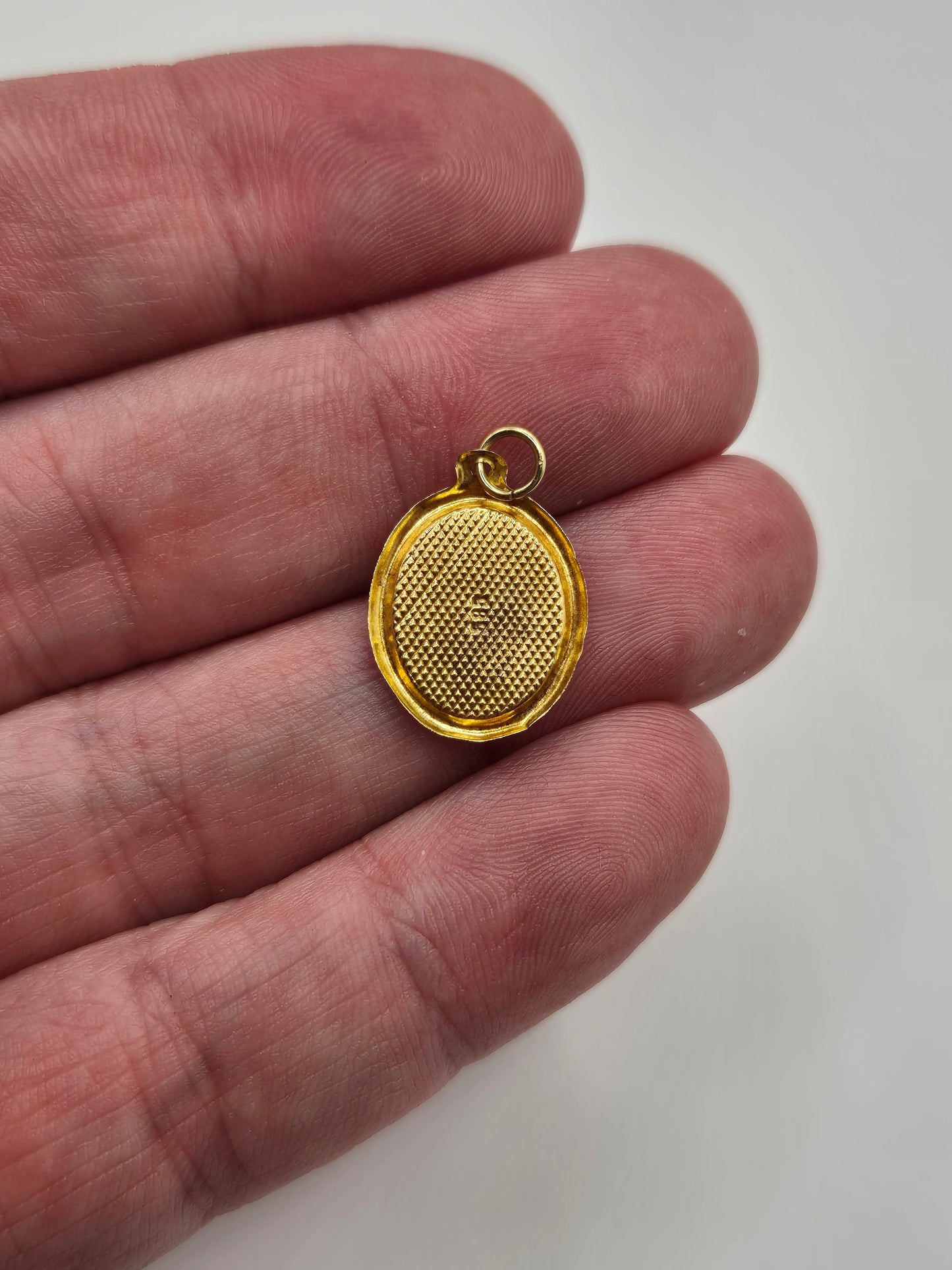14ct gold initial pendant