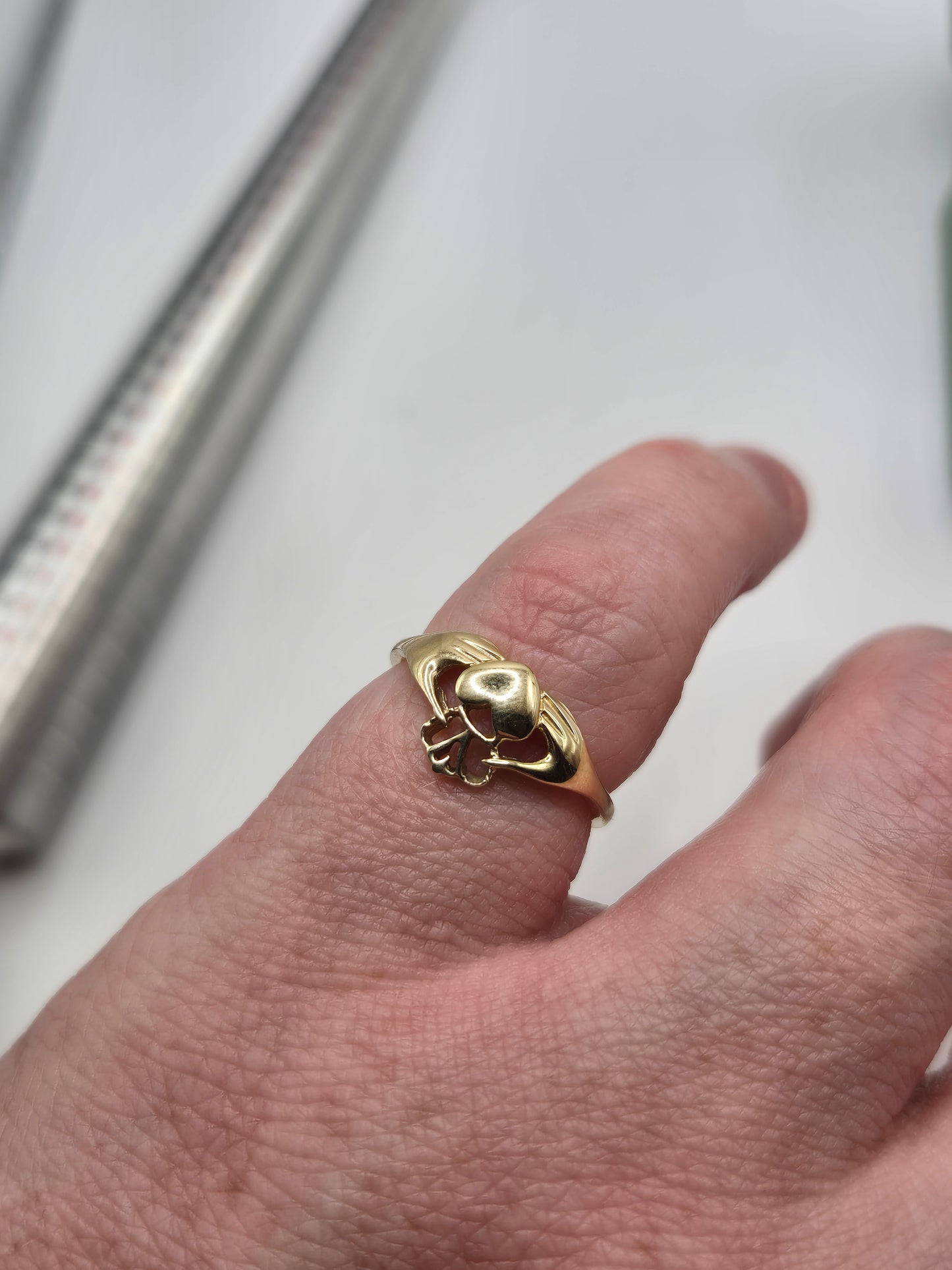 9ct gold claddagh ring
