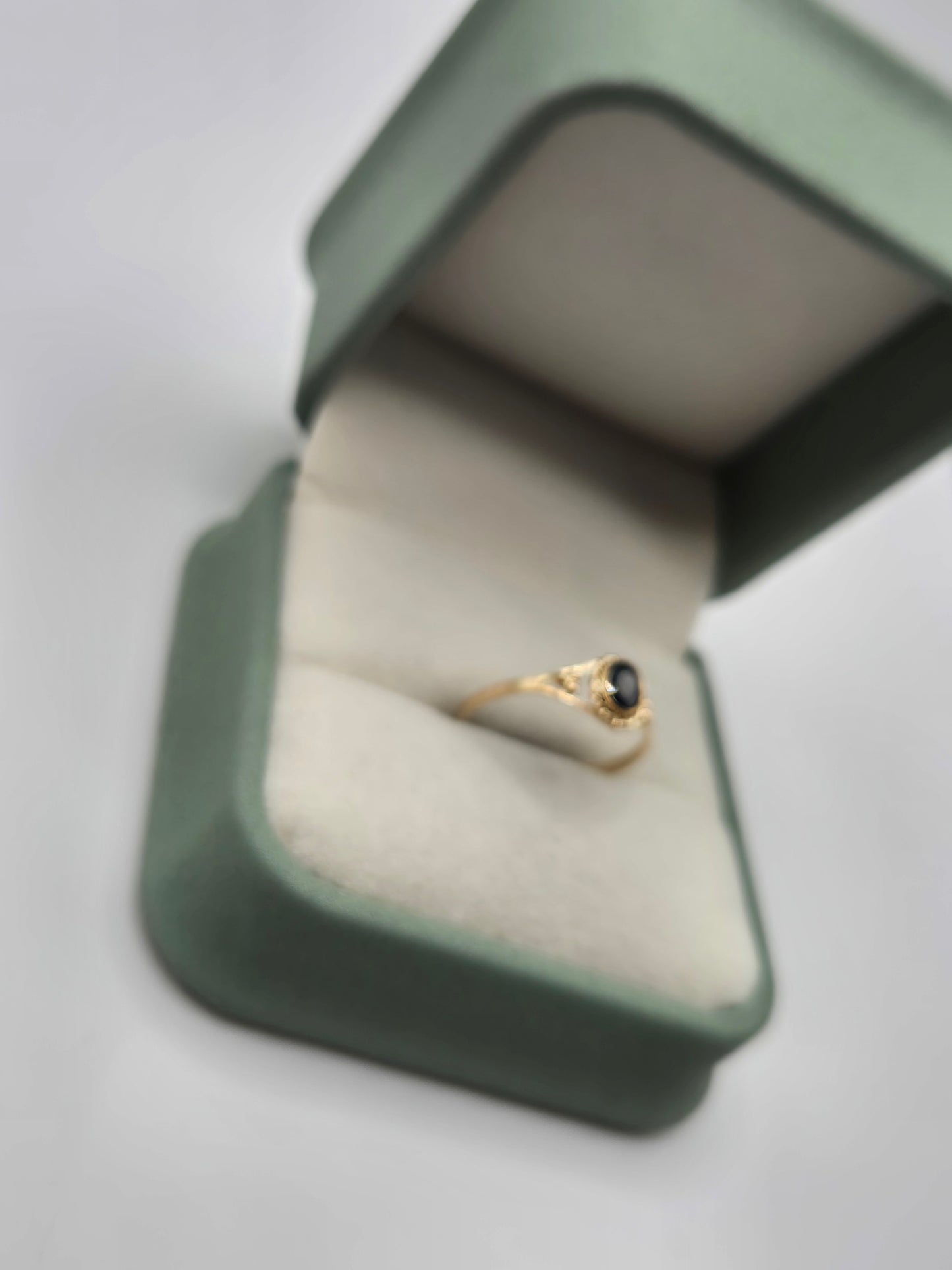 9ct gold sapphire ring
