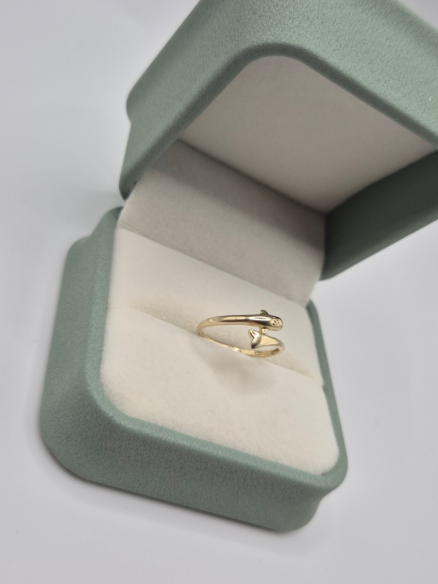 9ct gold dolphin ring