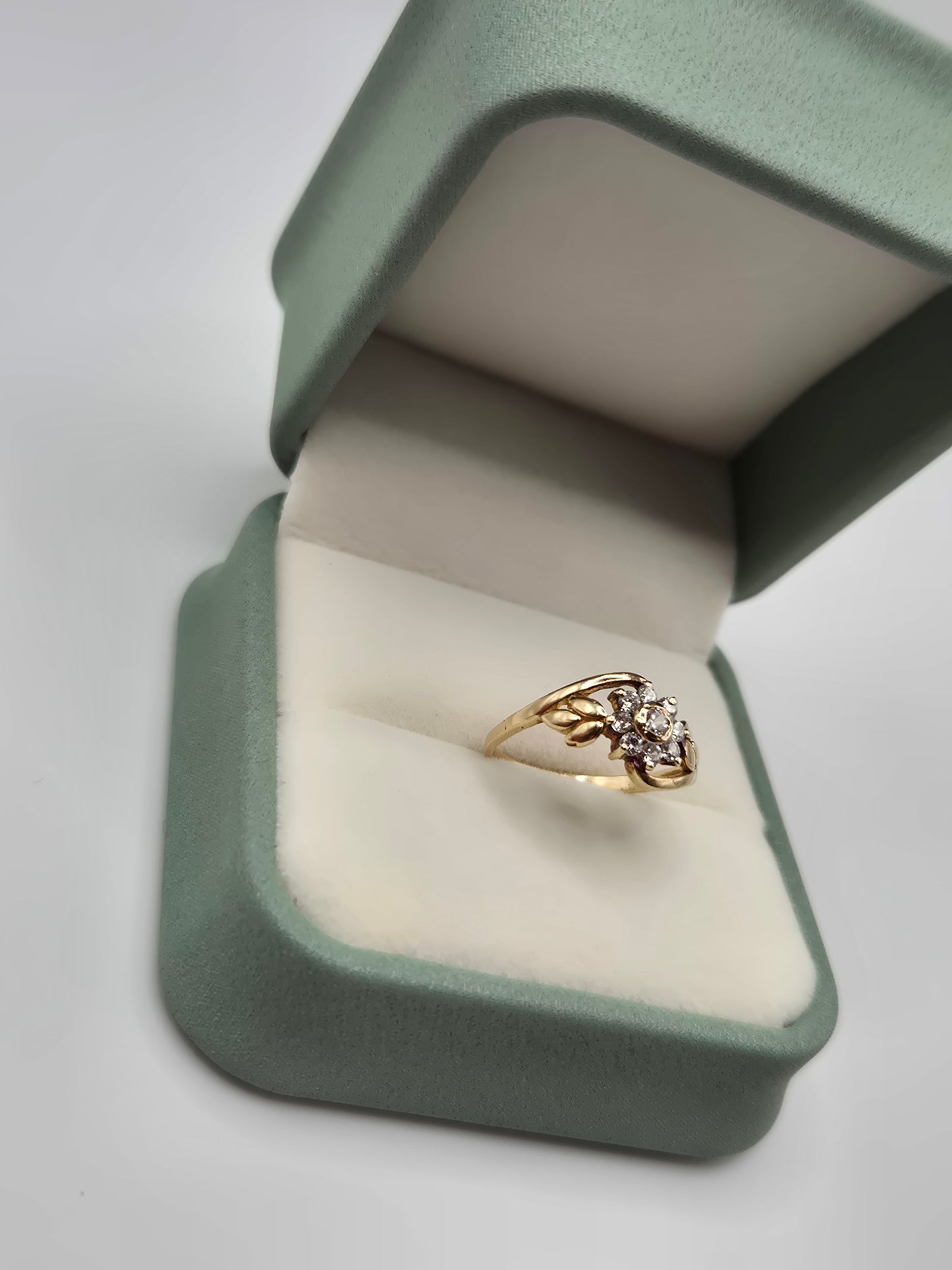 9ct gold floral cz ring