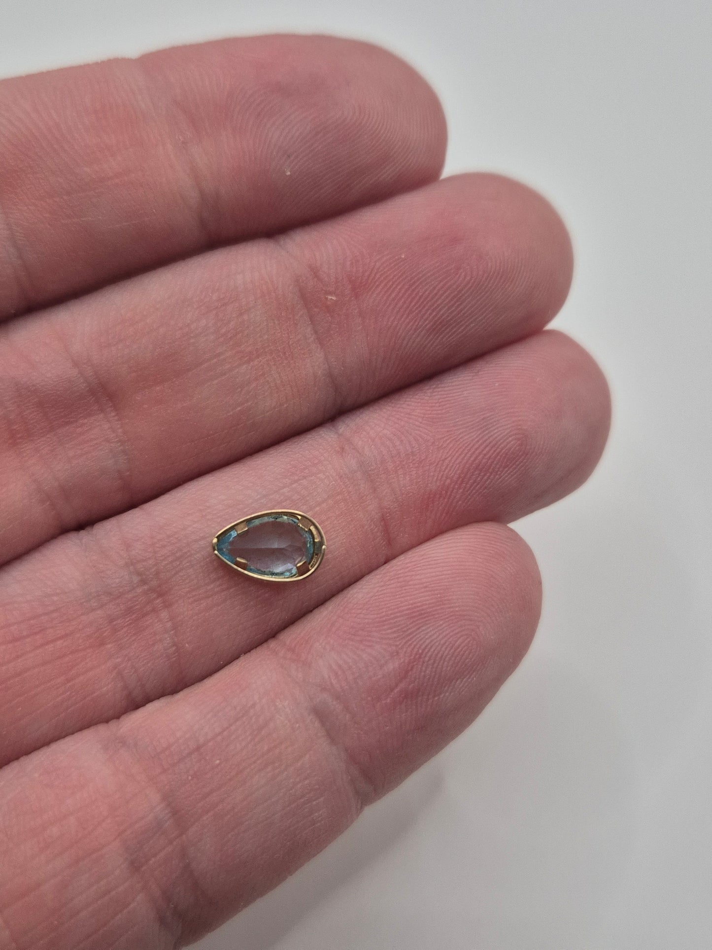 9ct gold topaz pendant