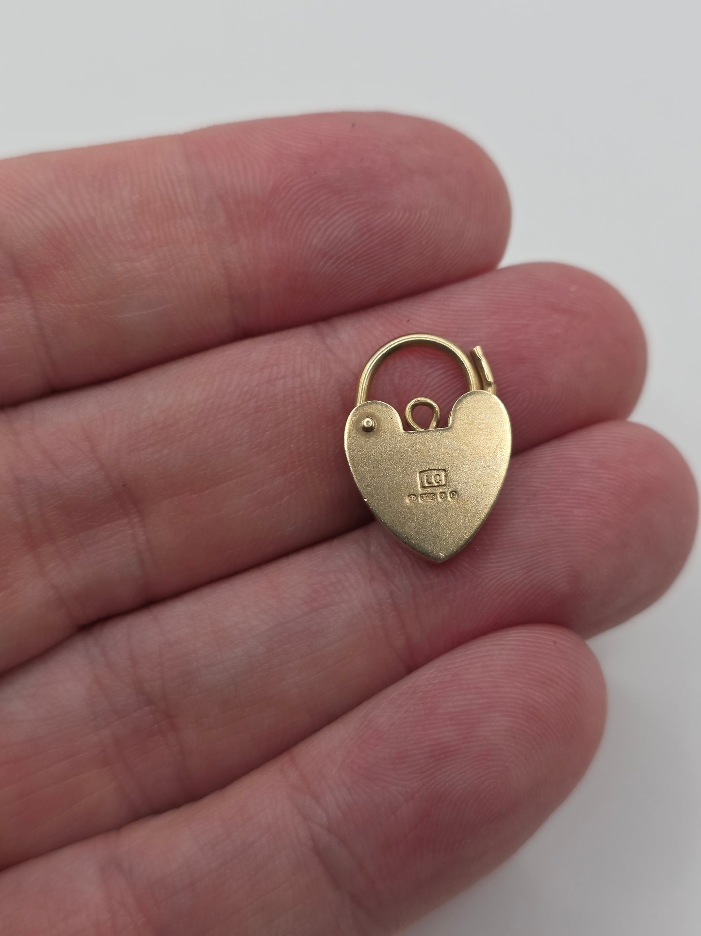 9ct gold padlock 41