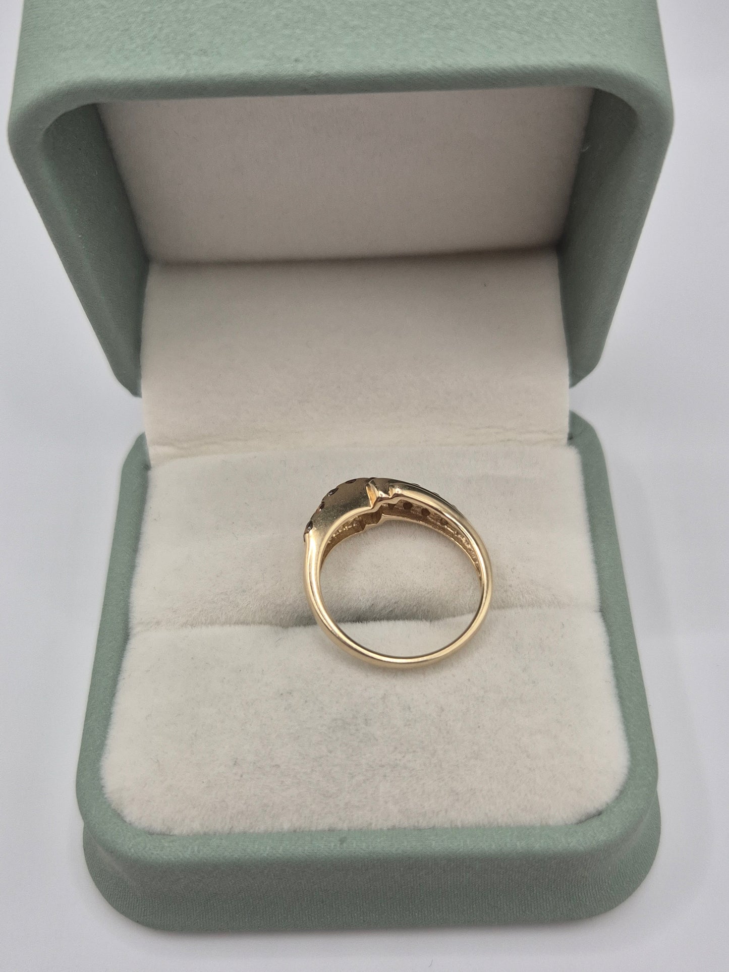 9ct gold quartz ring