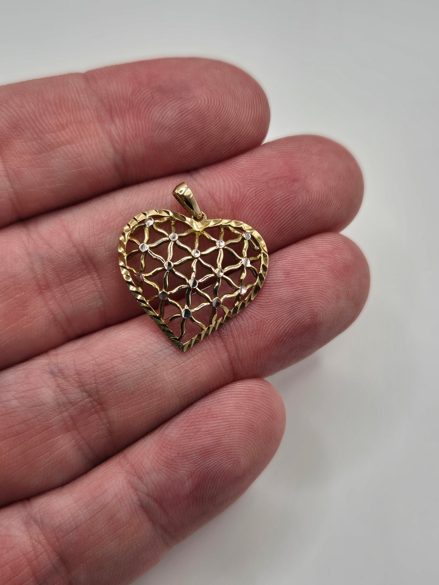 9ct gold heart pendant