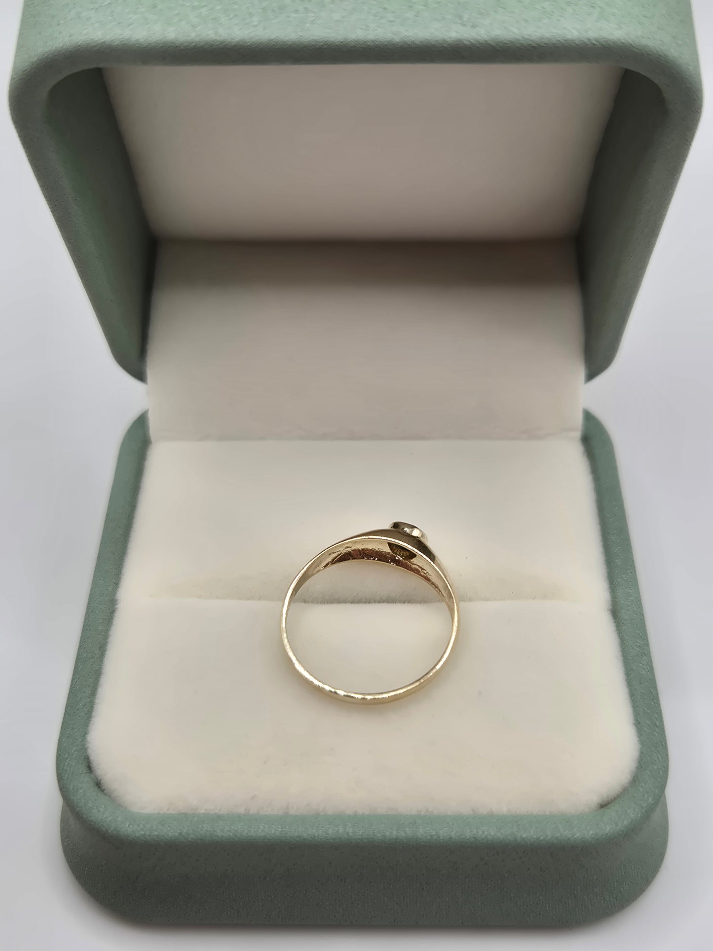9ct gold emerald gypsy ring