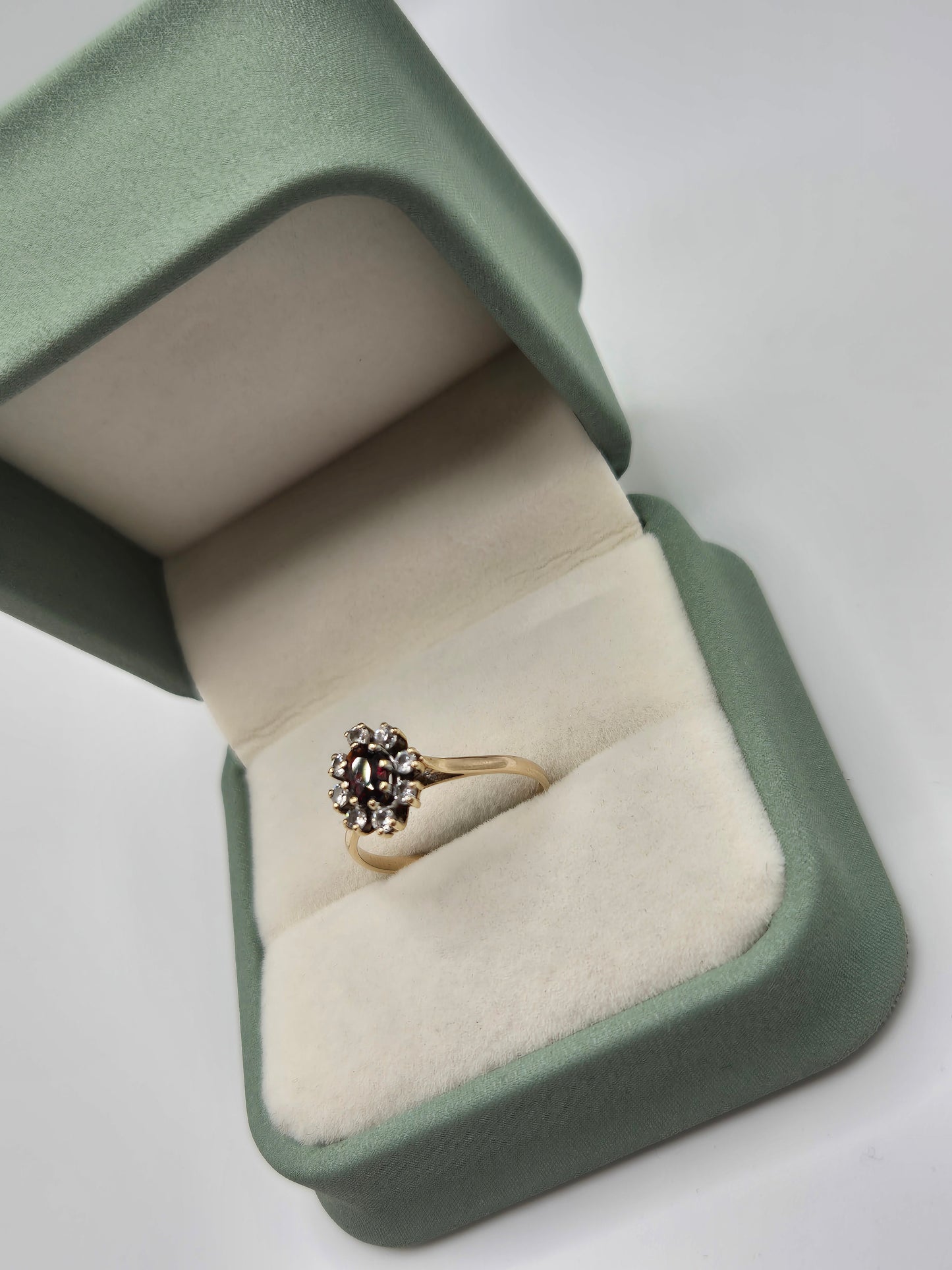 9ct gold garnet and cz ring