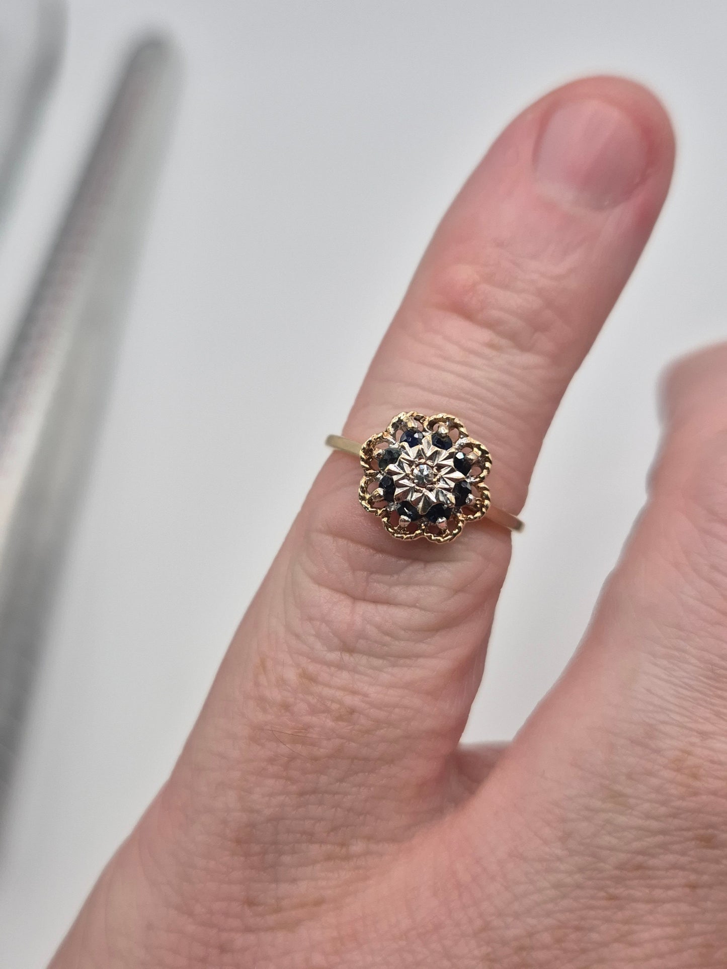 9ct gold sapphire and diamond ring