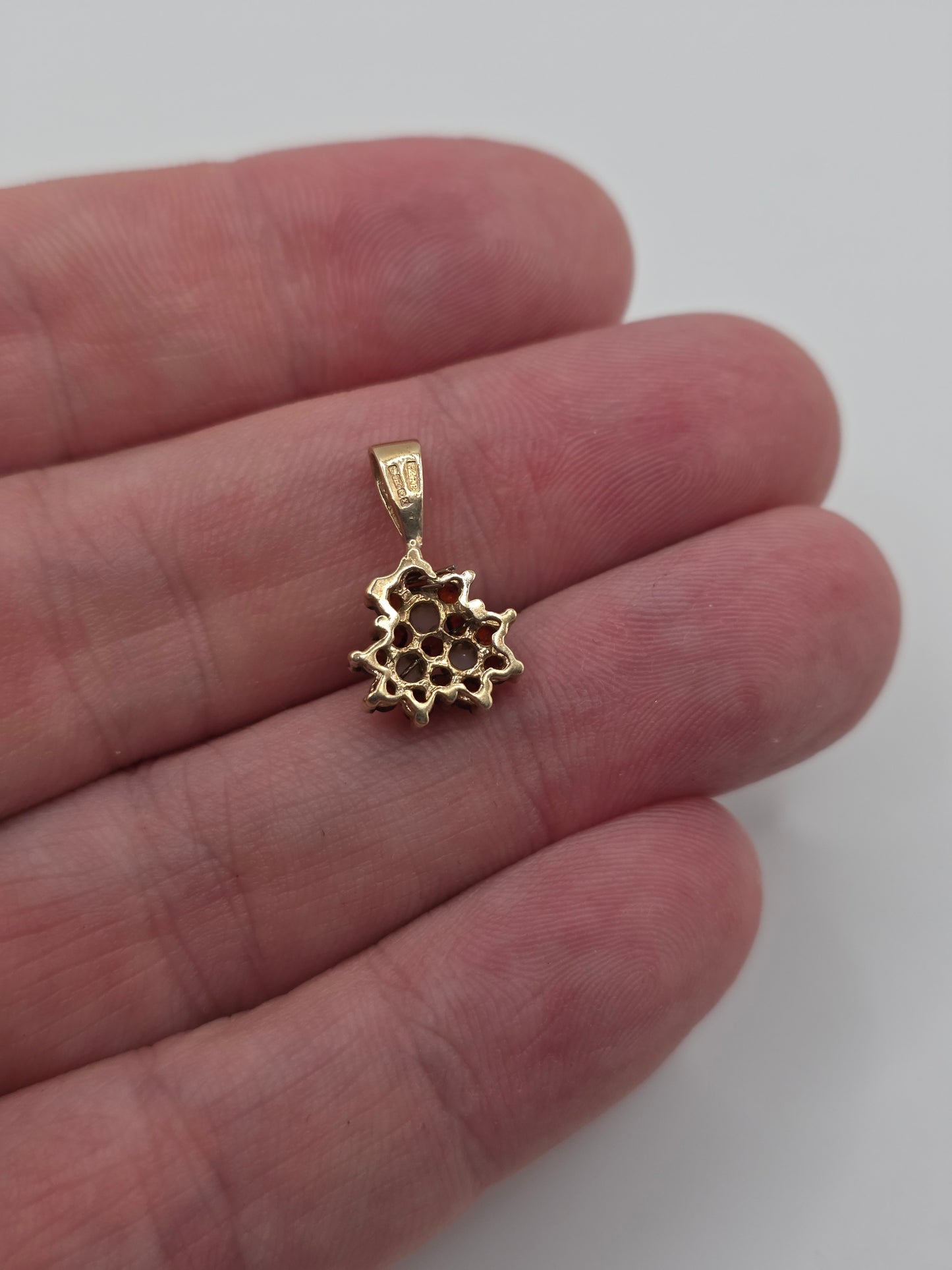 9ct gold opal and garnet pendant
