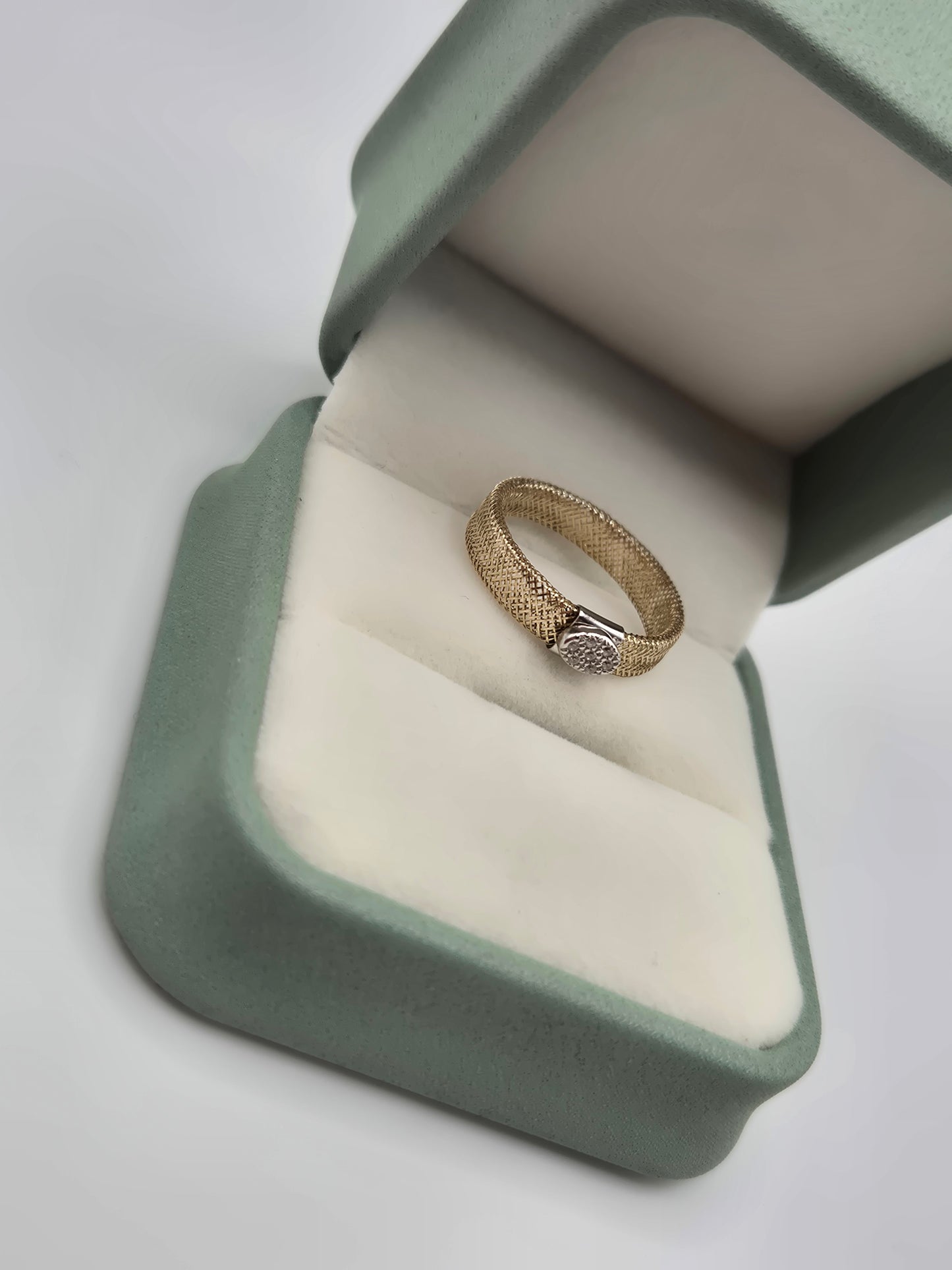 9ct gold extendable mesh cz ring