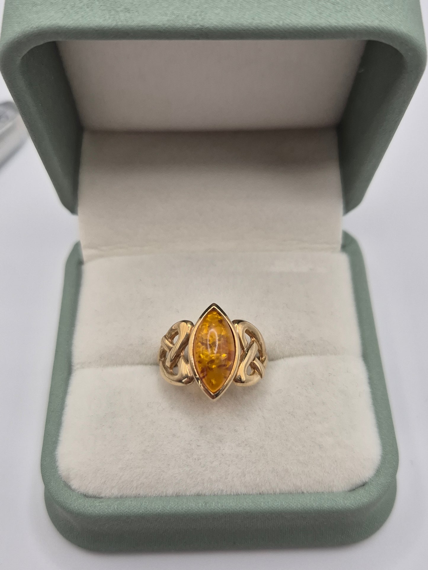 9ct gold amber ring