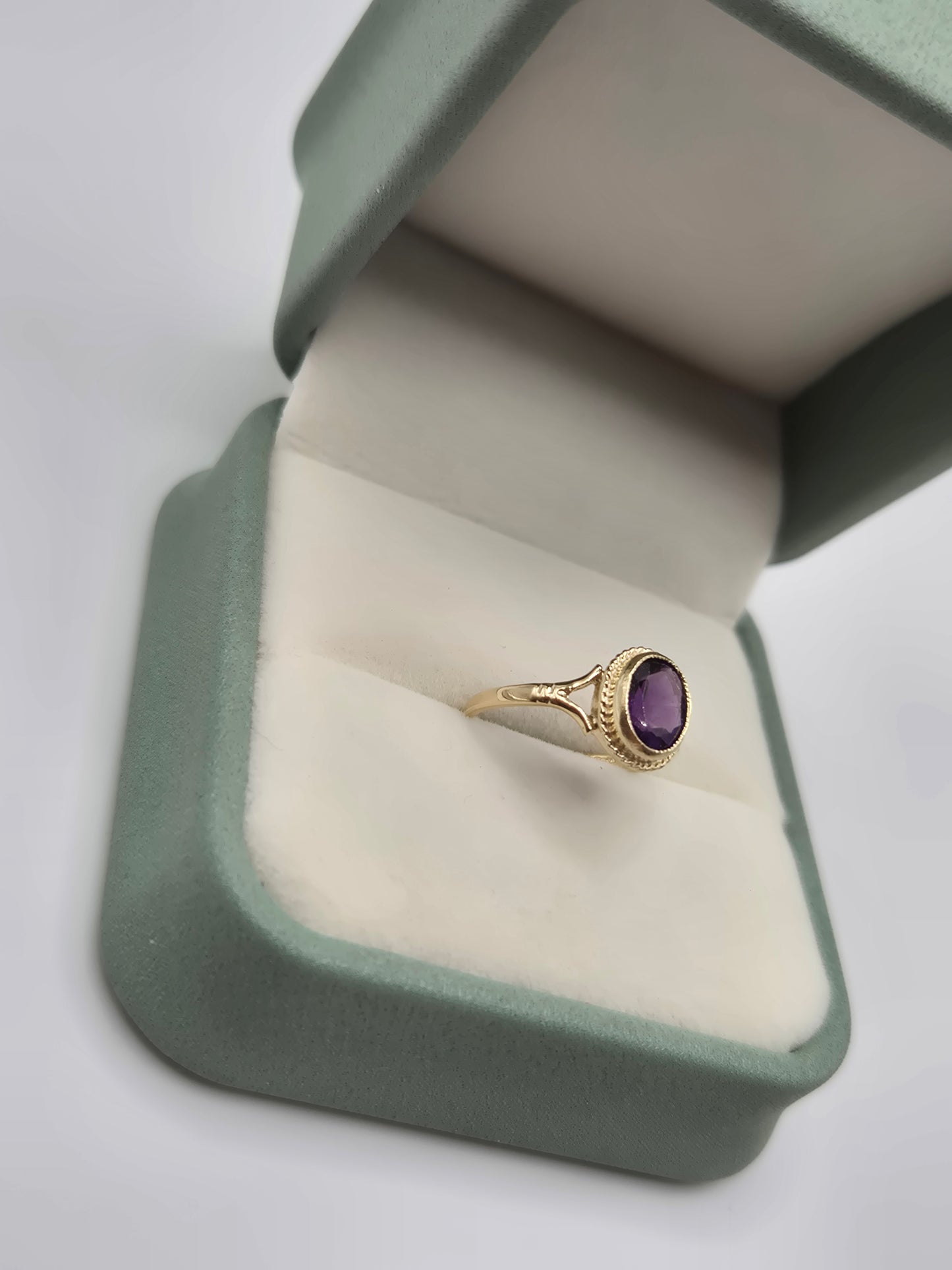 9ct gold amethyst ring