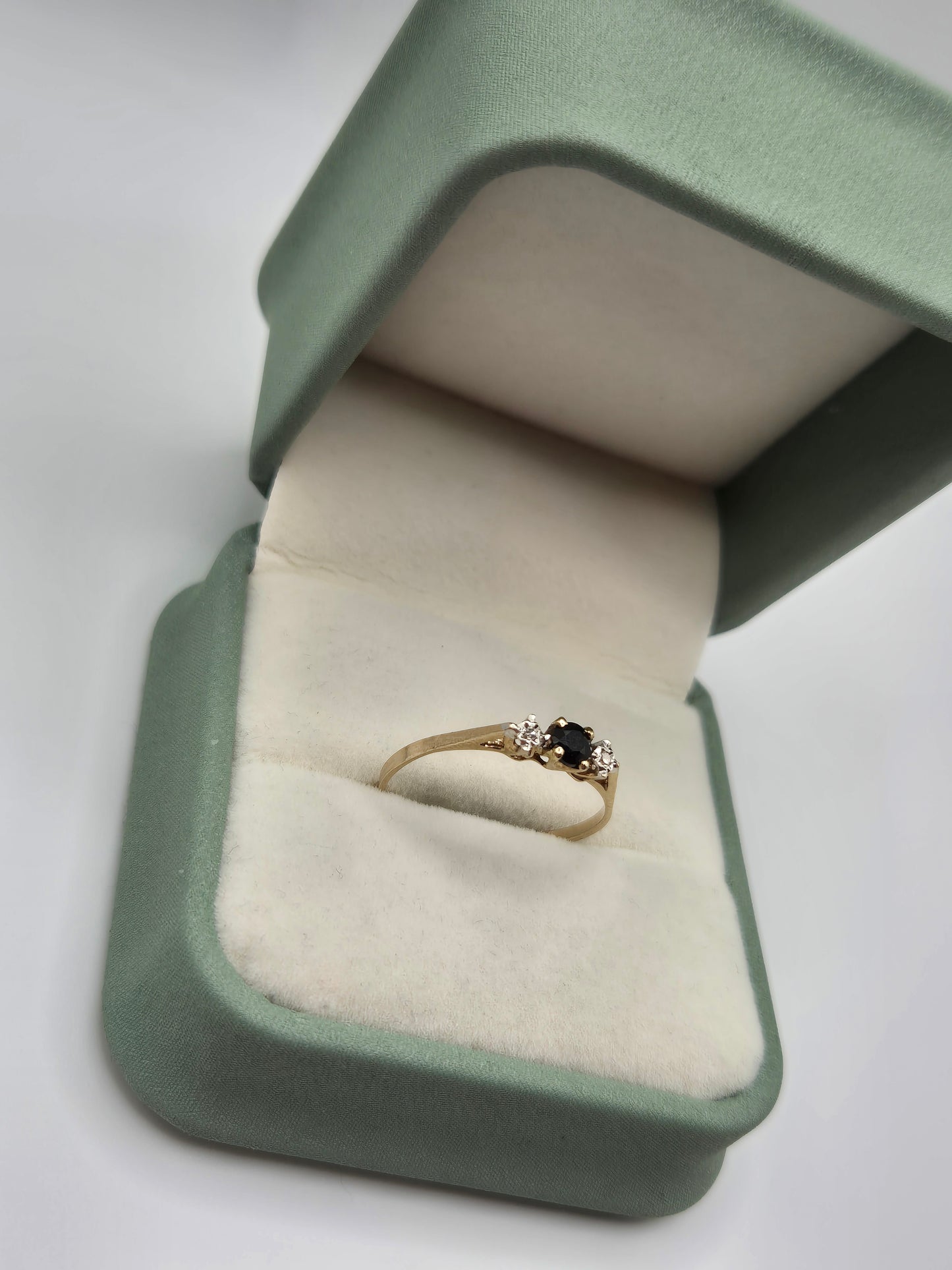 9ct gold sapphire and diamond ring