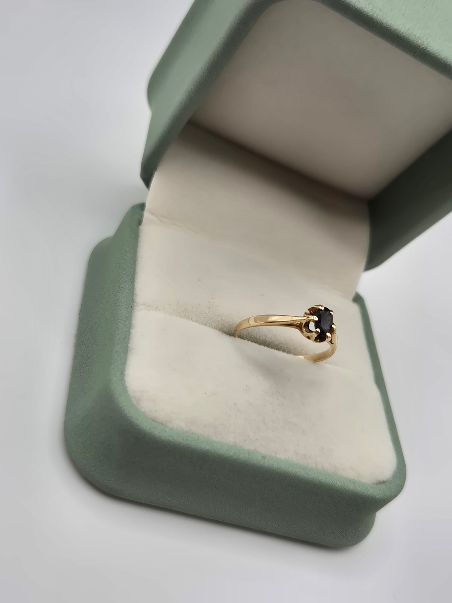 9ct gold sapphire ring