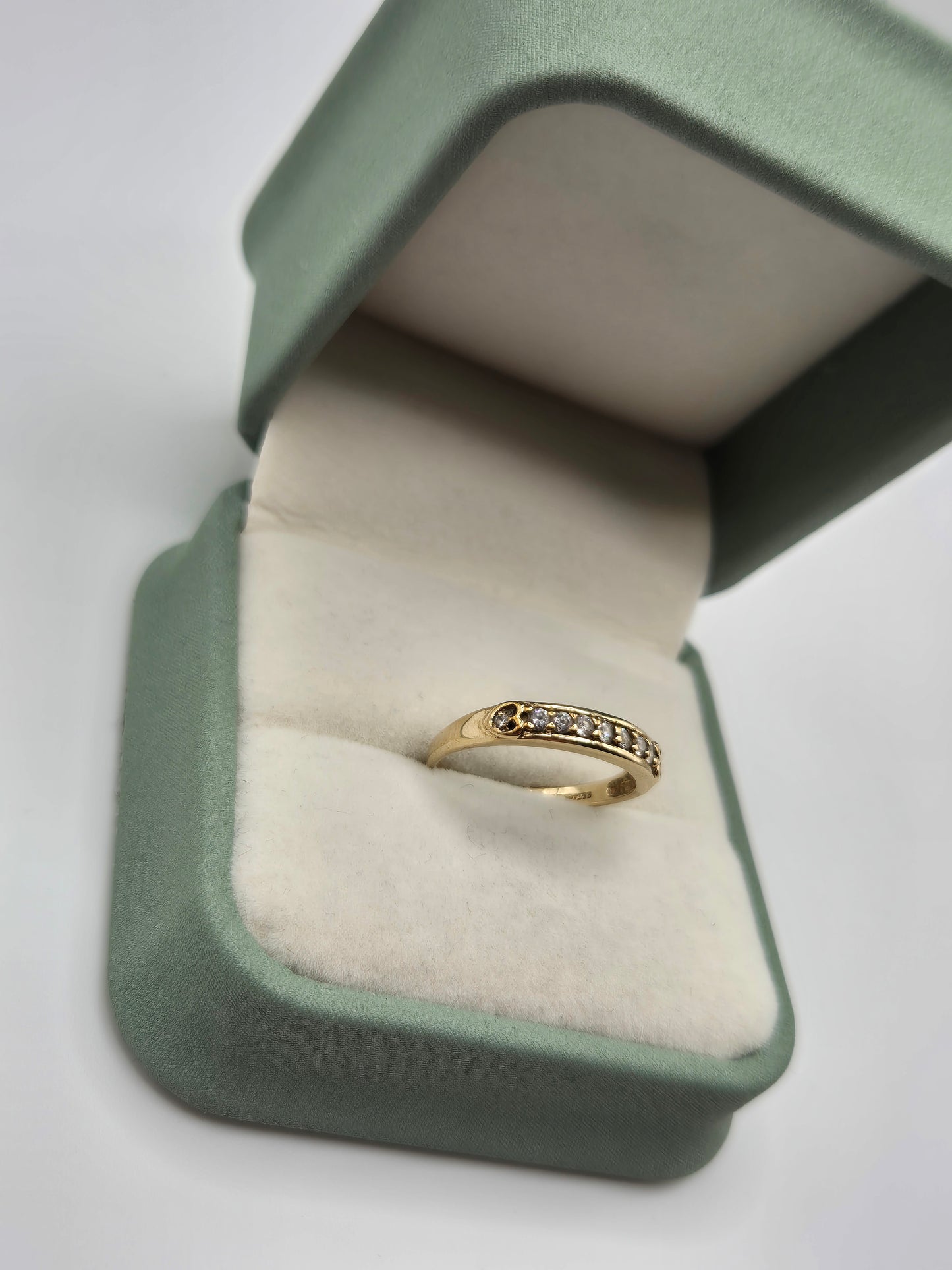9ct gold cz ring