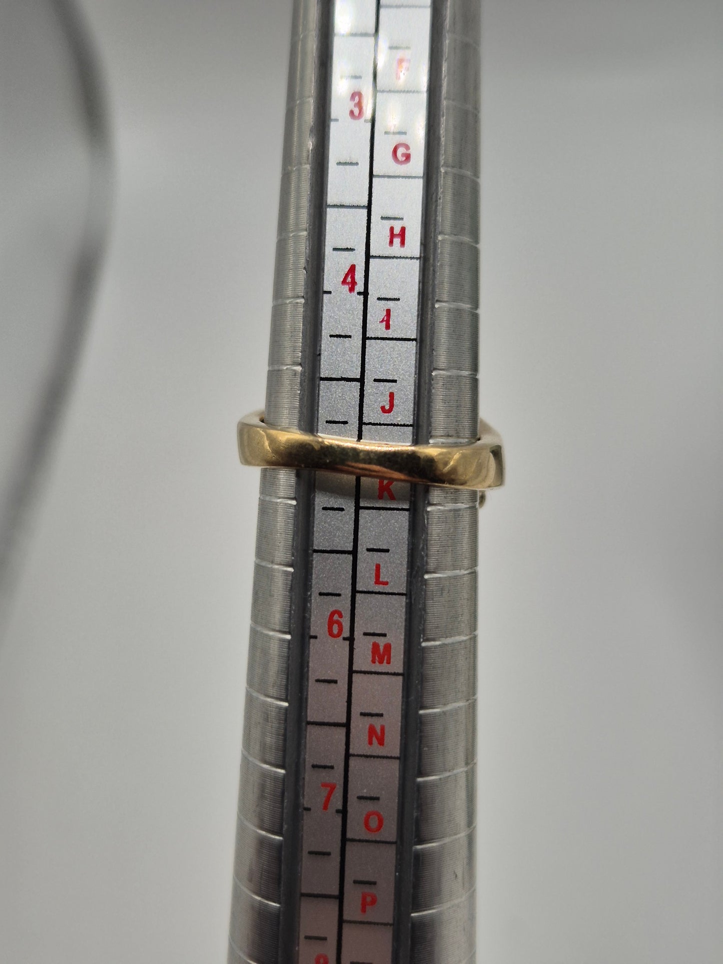 Heavy 9ct gold sapphire and diamond ring