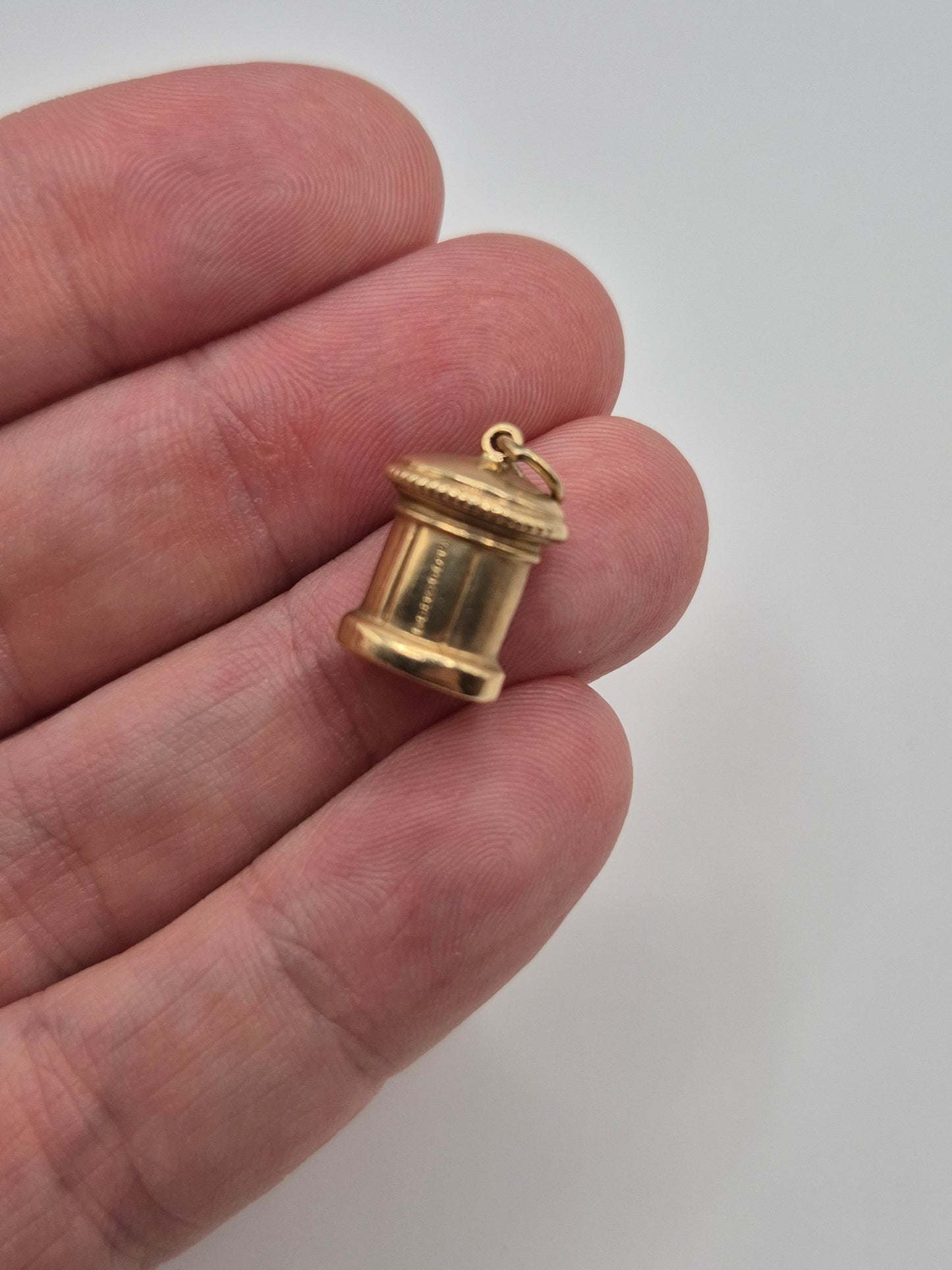 9ct gold post box charm