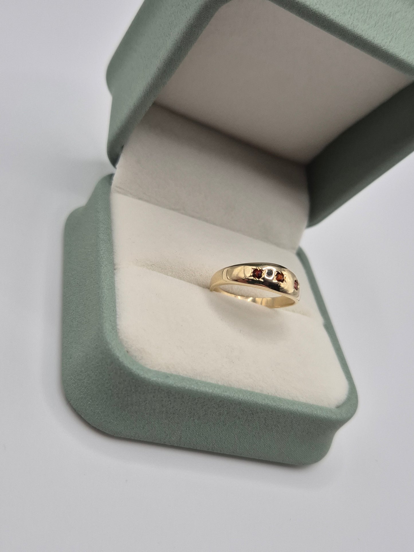 9ct gold garnet gypsy ring