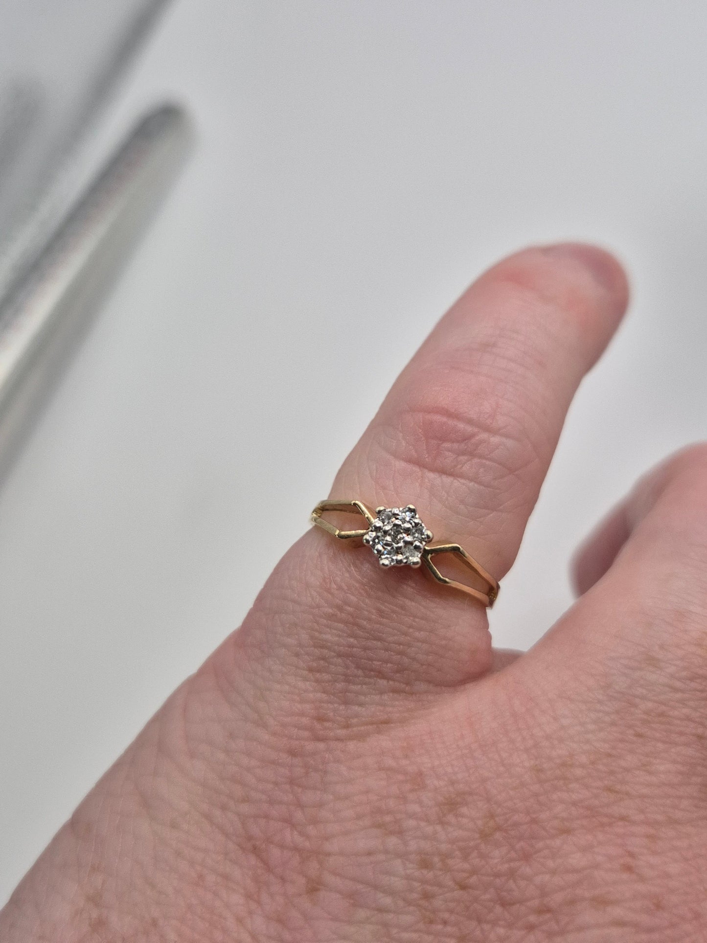 9ct gold diamond ring