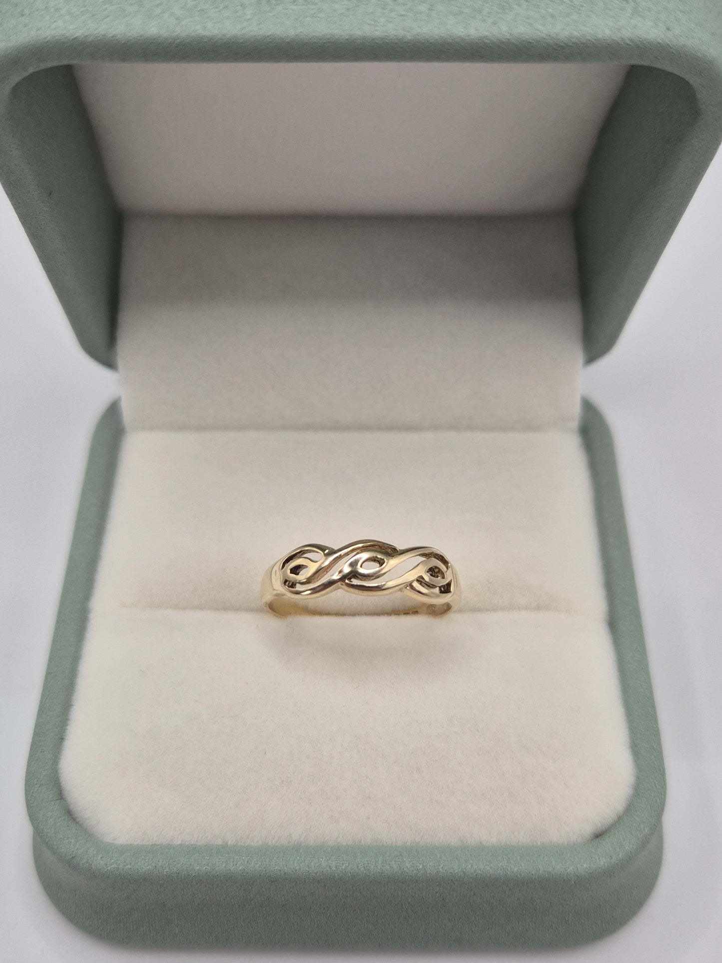9ct gold ring