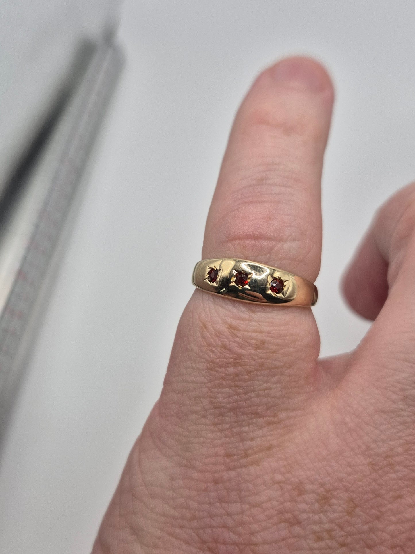 9ct gold garnet gypsy ring