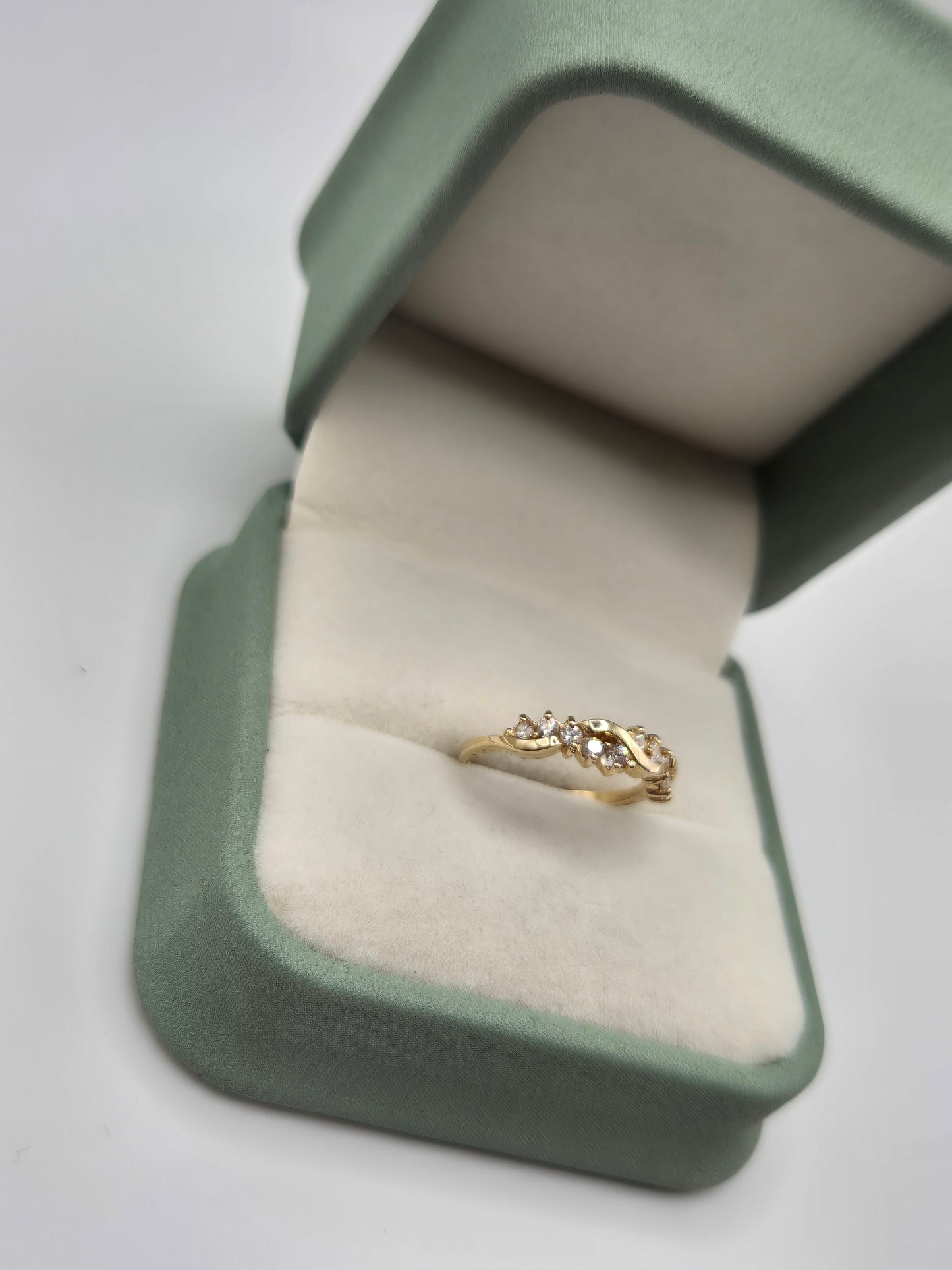 9ct gold cz ring