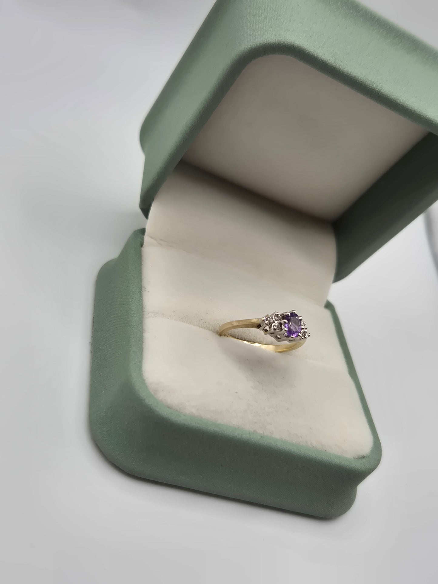 9ct gold amethyst and diamond ring