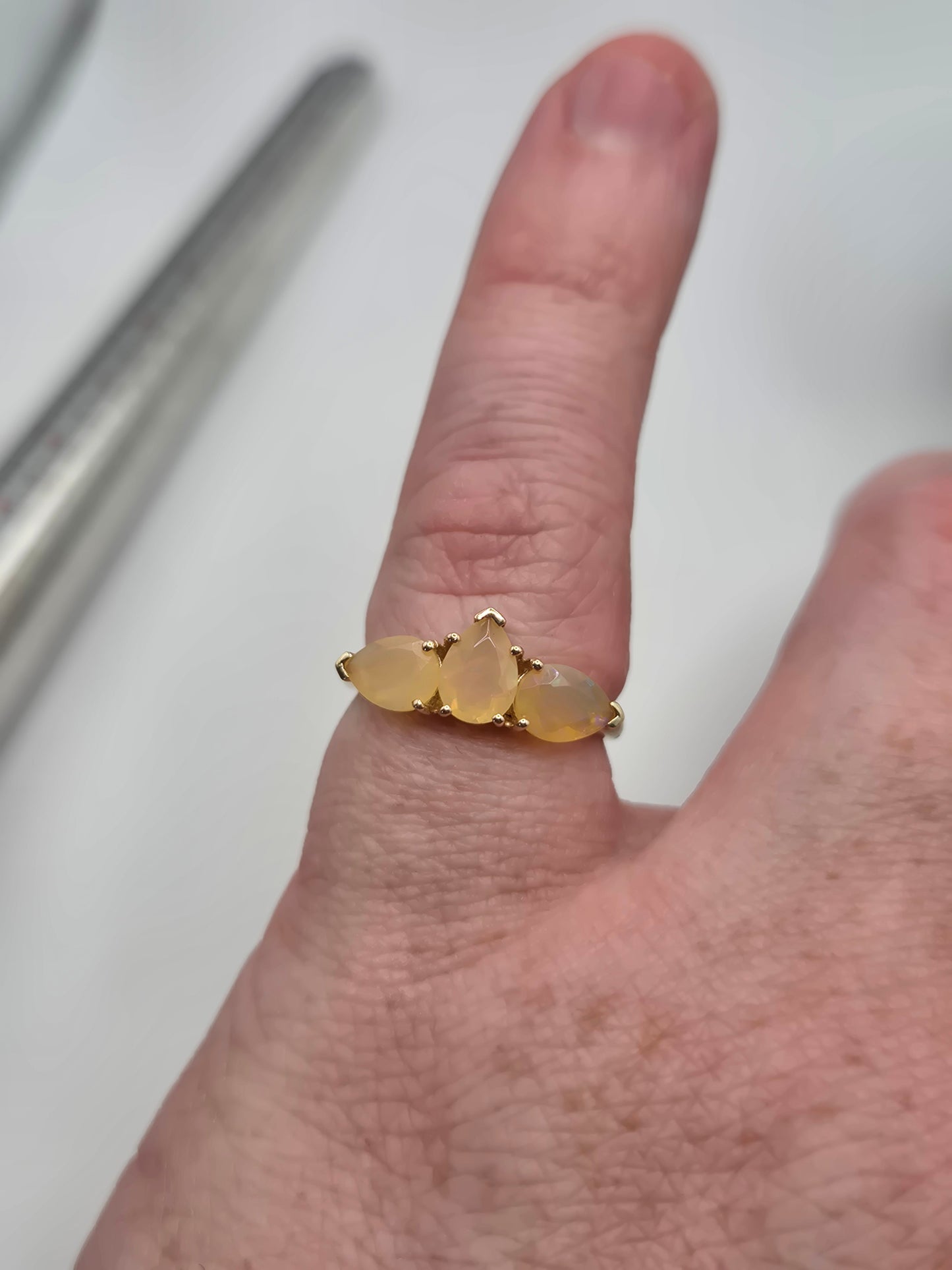 9ct gold opal ring
