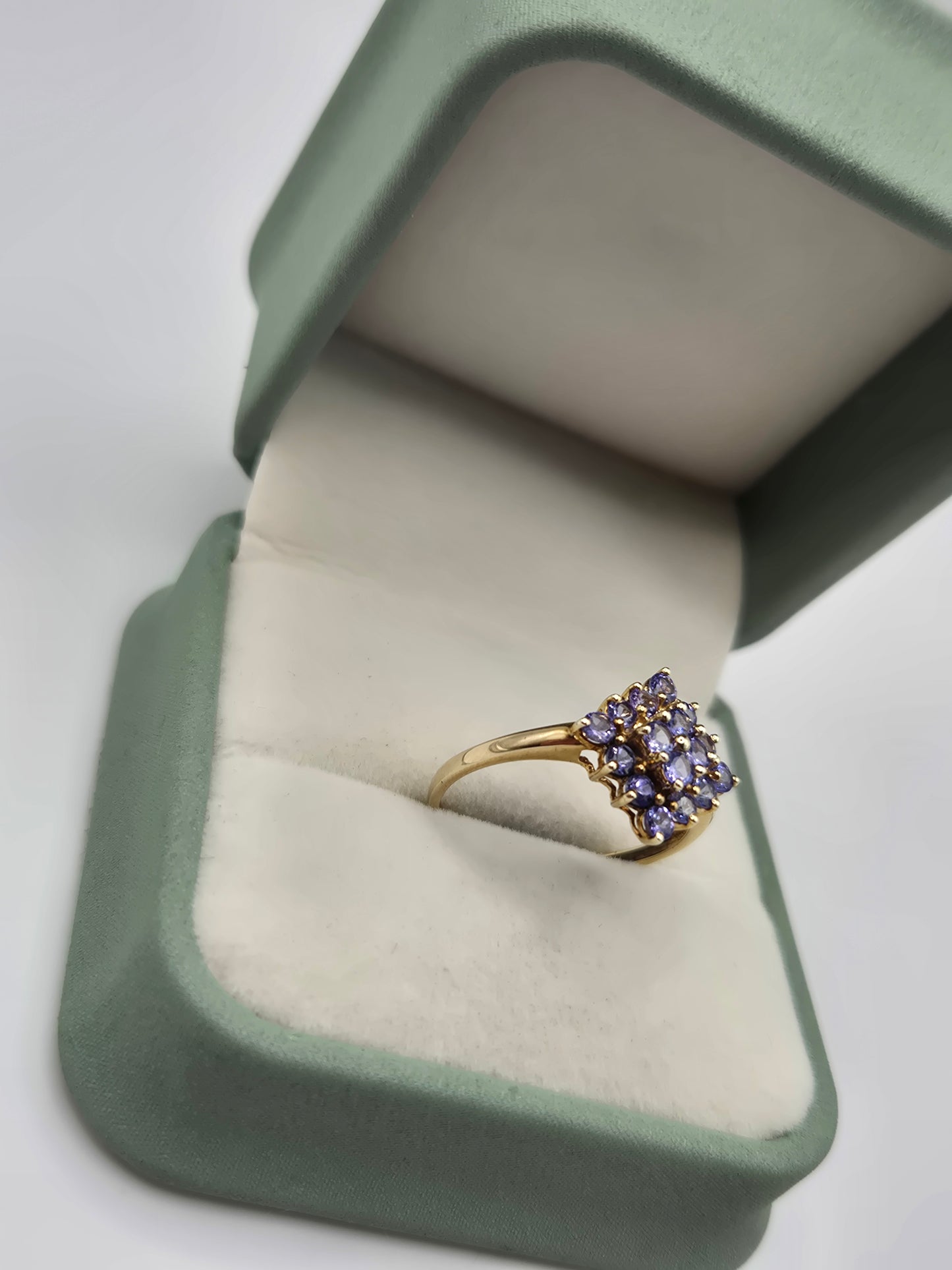 9ct gold tanzanite cluster ring