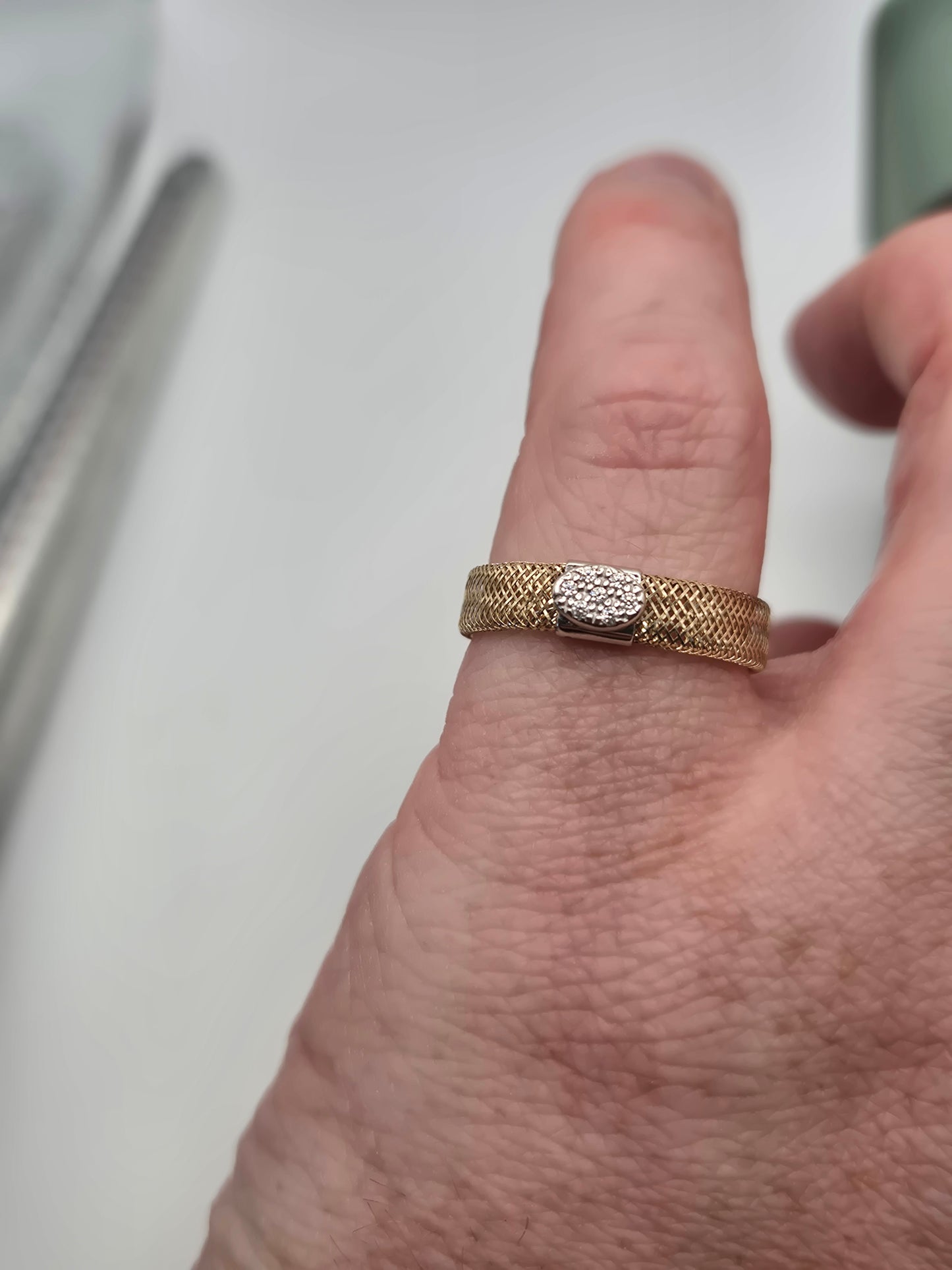 9ct gold extendable mesh cz ring