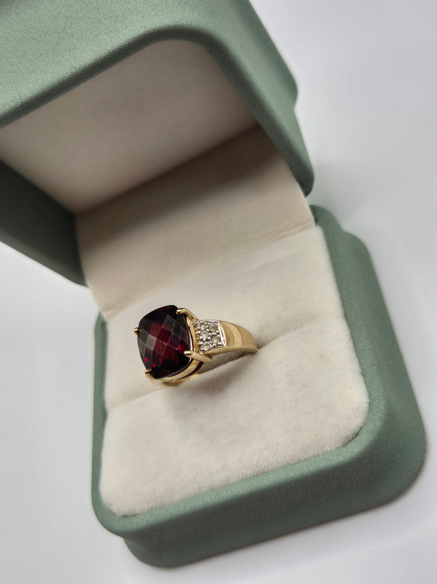 Heavy 9ct gold garnet and white topaz ring