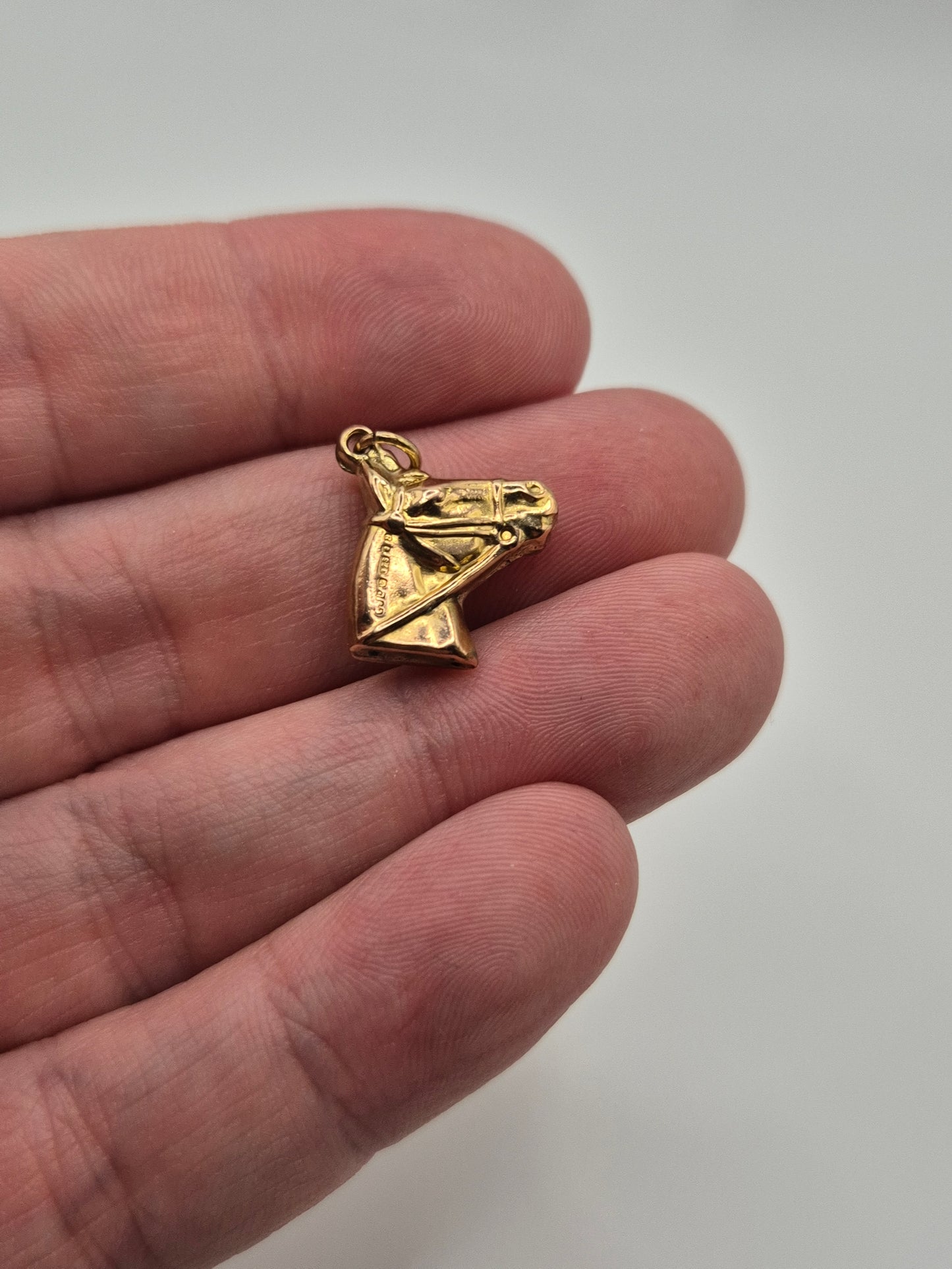 9ct gold horse pendant
