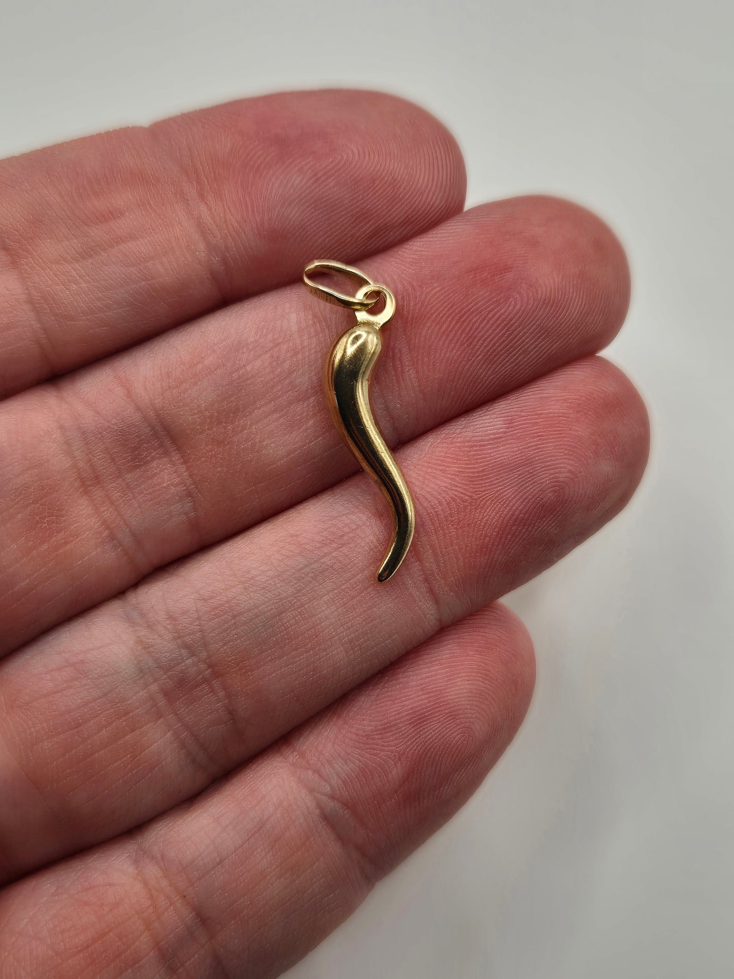 9ct gold horn of plenty pendant