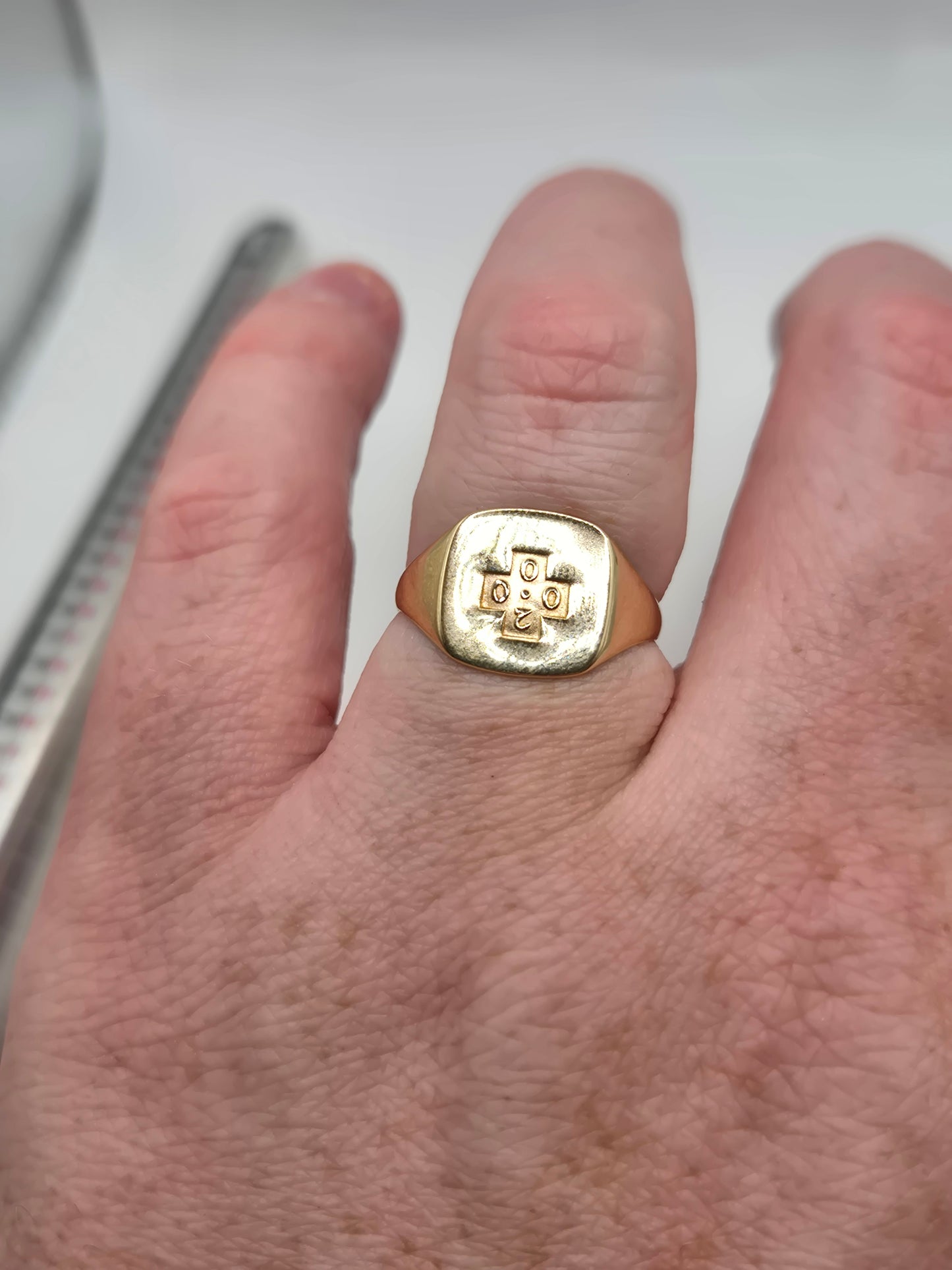 9ct gold millenium signet ring
