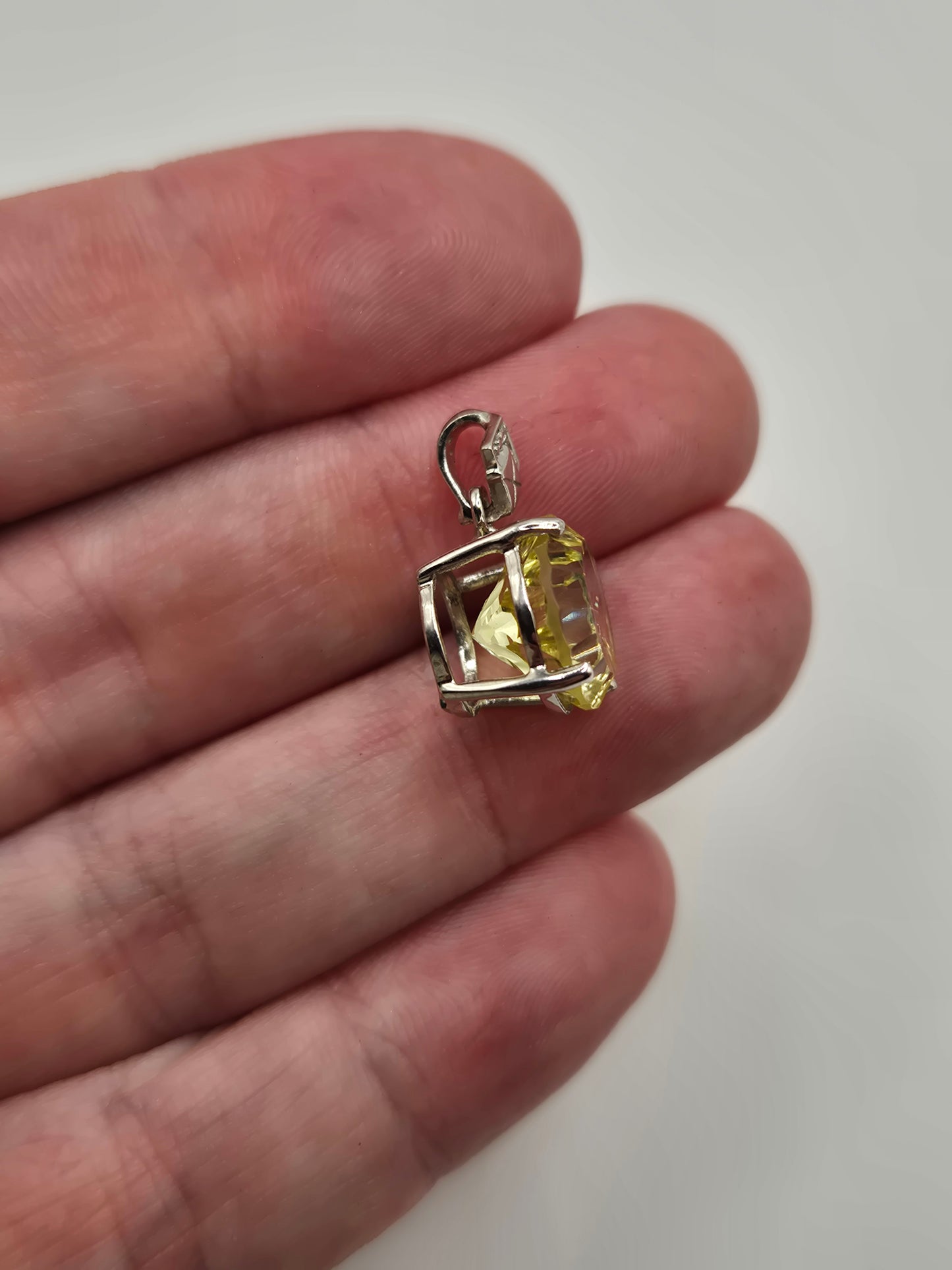 9ct white gold lemon quartz pendant