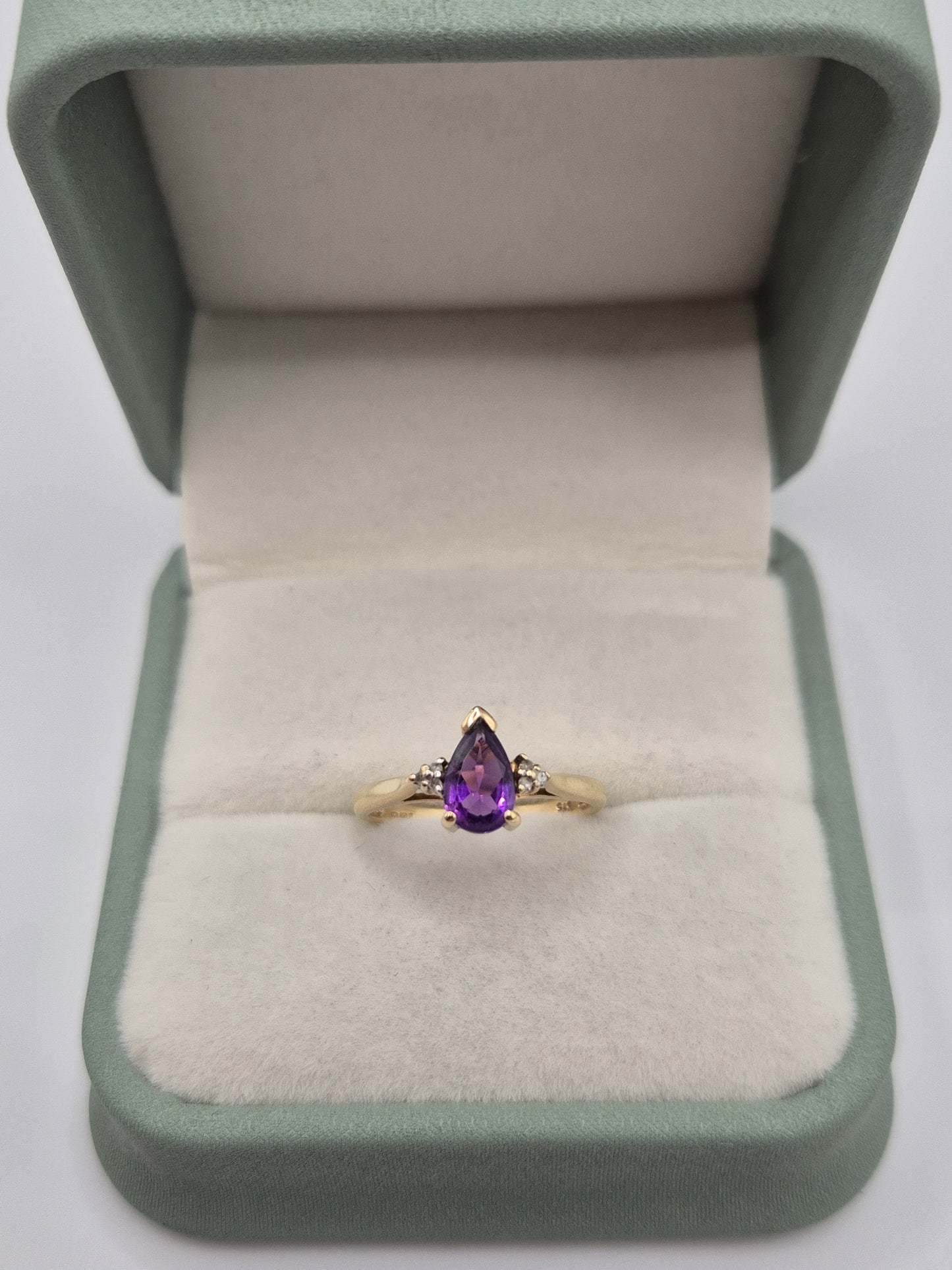 9ct gold amethyst and diamond ring