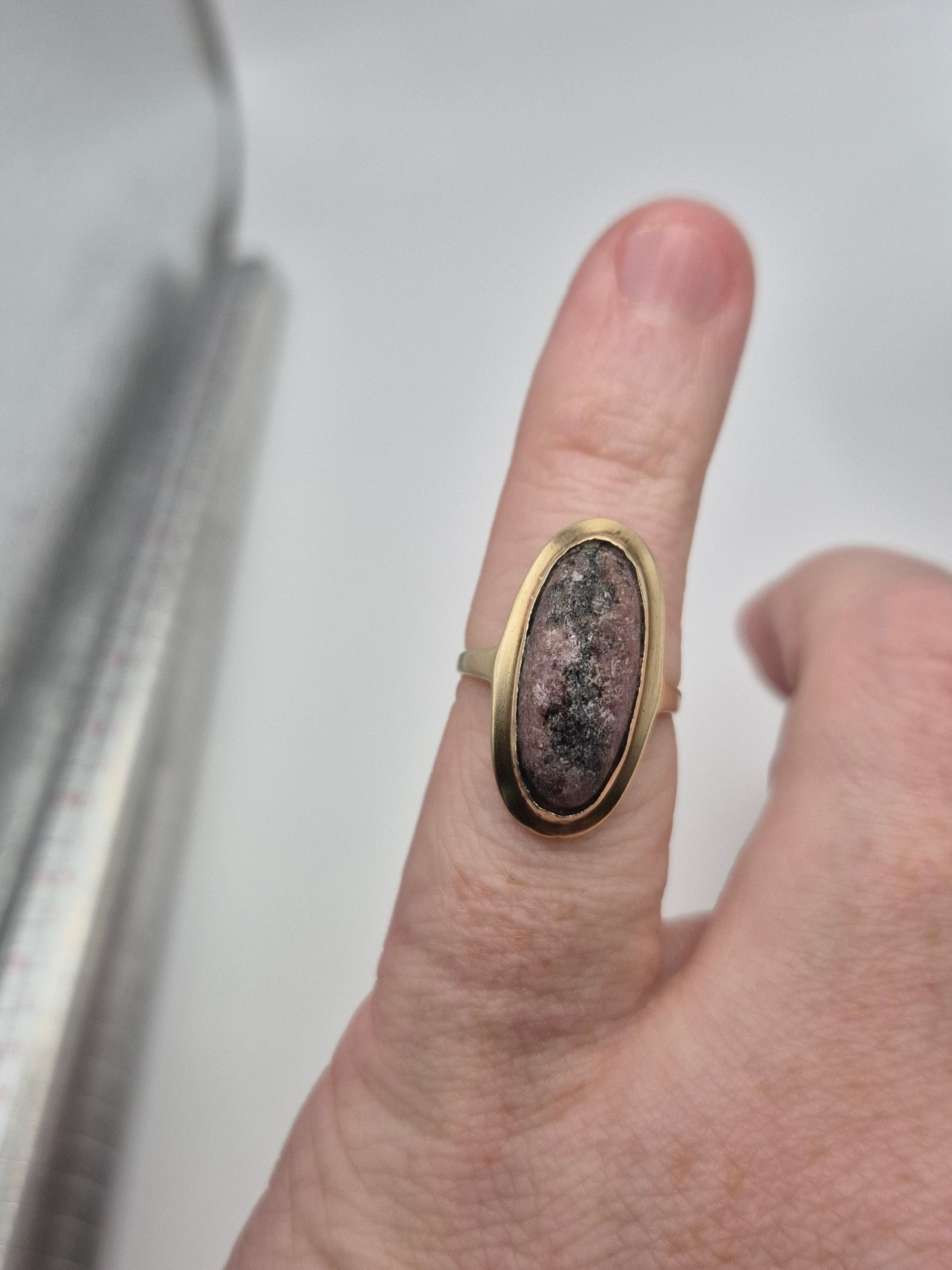 9ct gold rhodonite ring