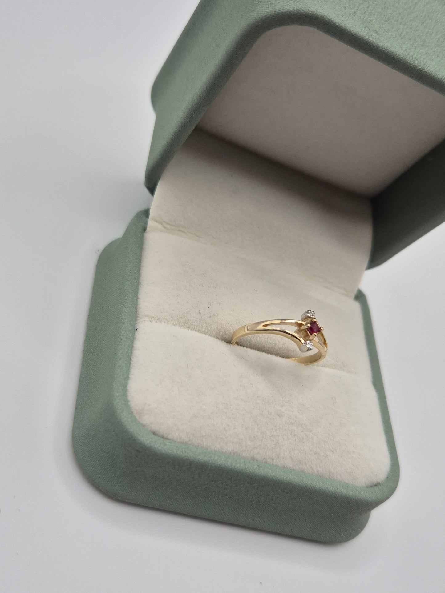 9ct gold ruby and diamond ring
