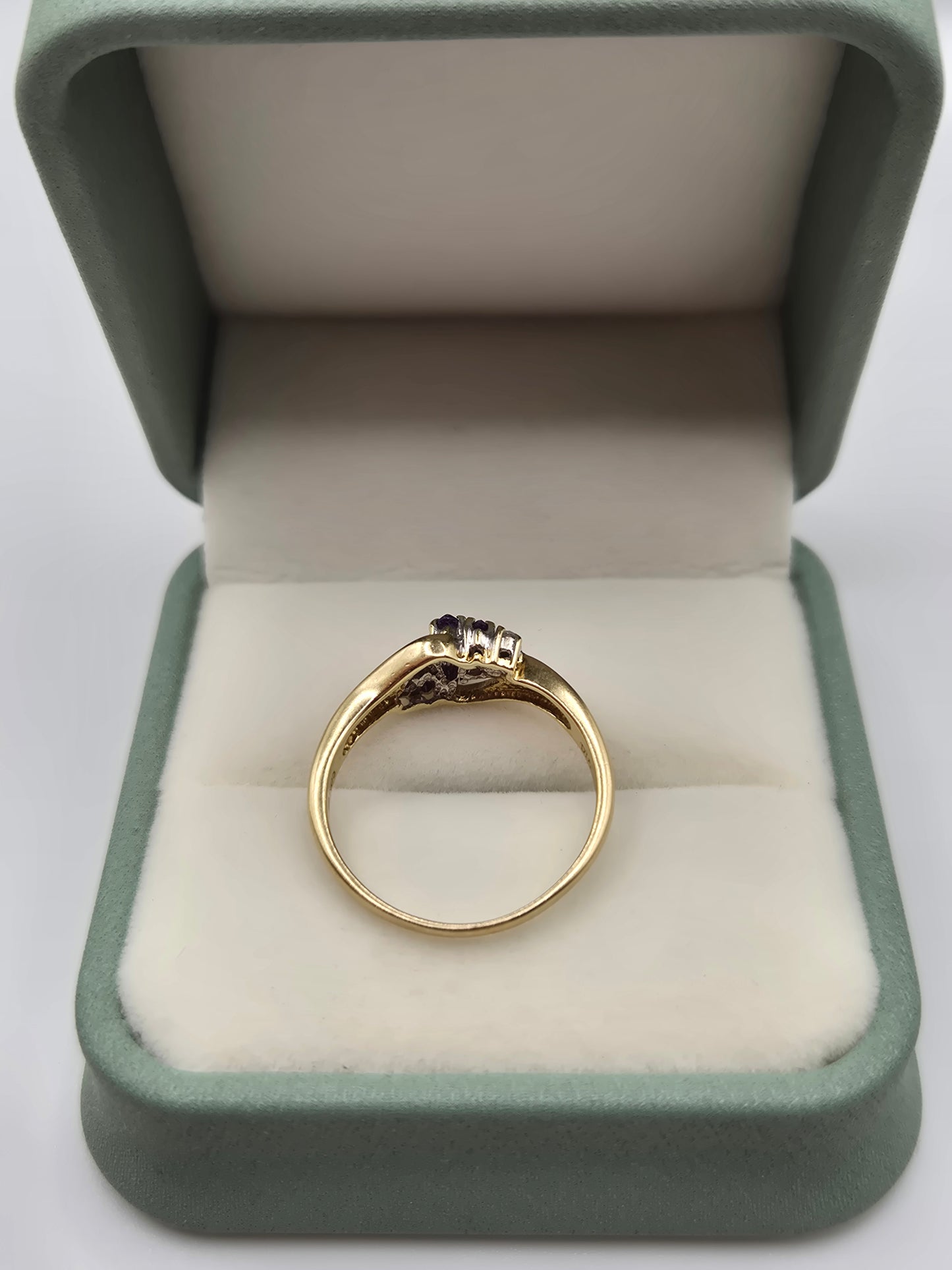 9ct gold amethyst and diamond ring