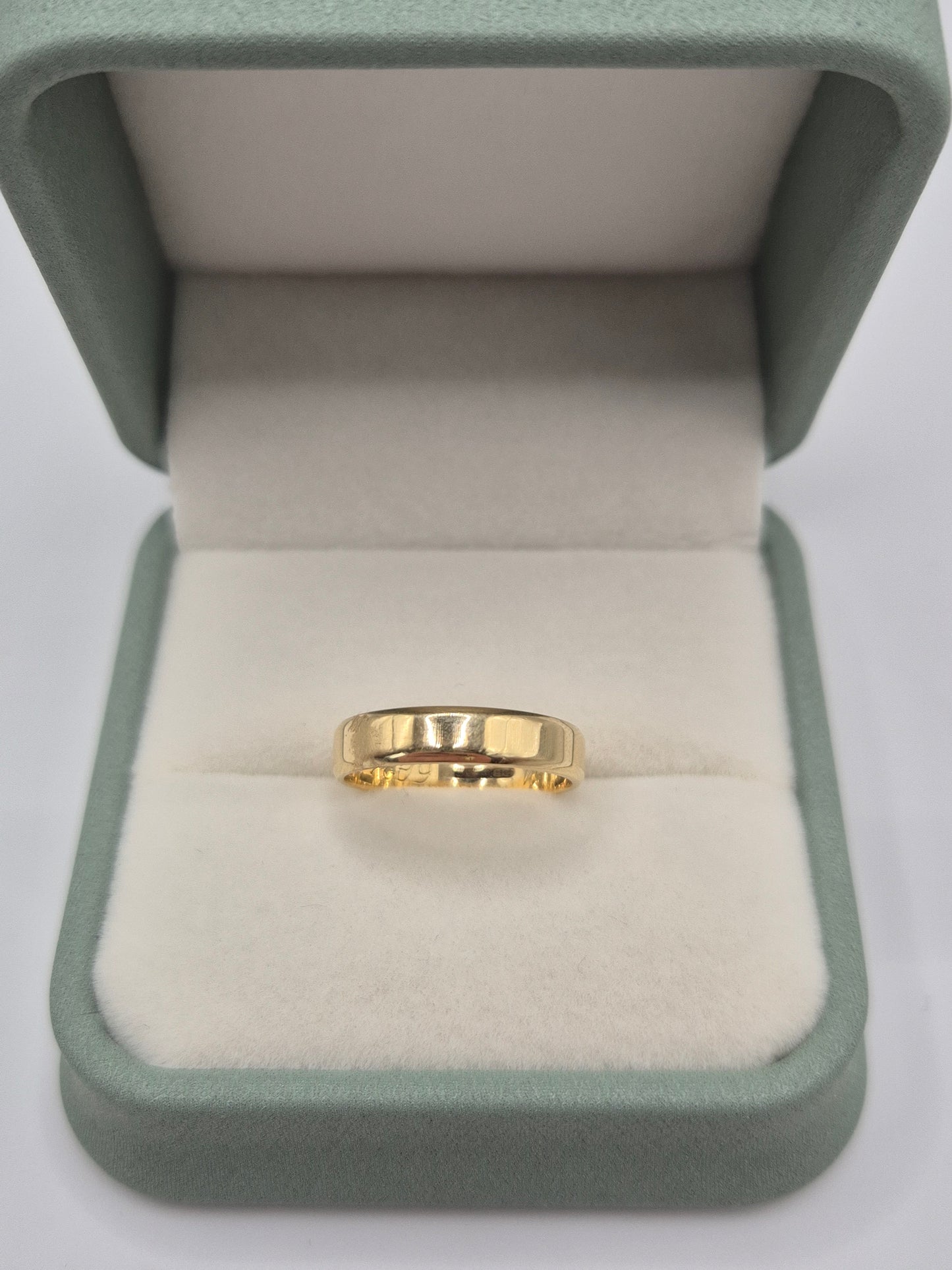 18ct gold band ring