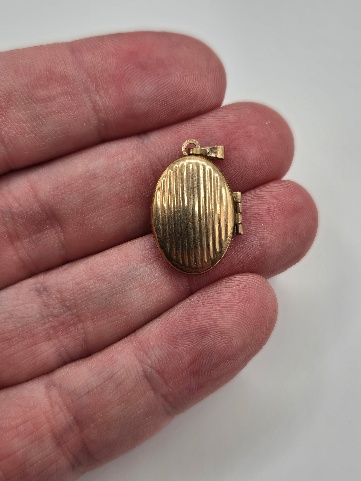 9ct gold locket