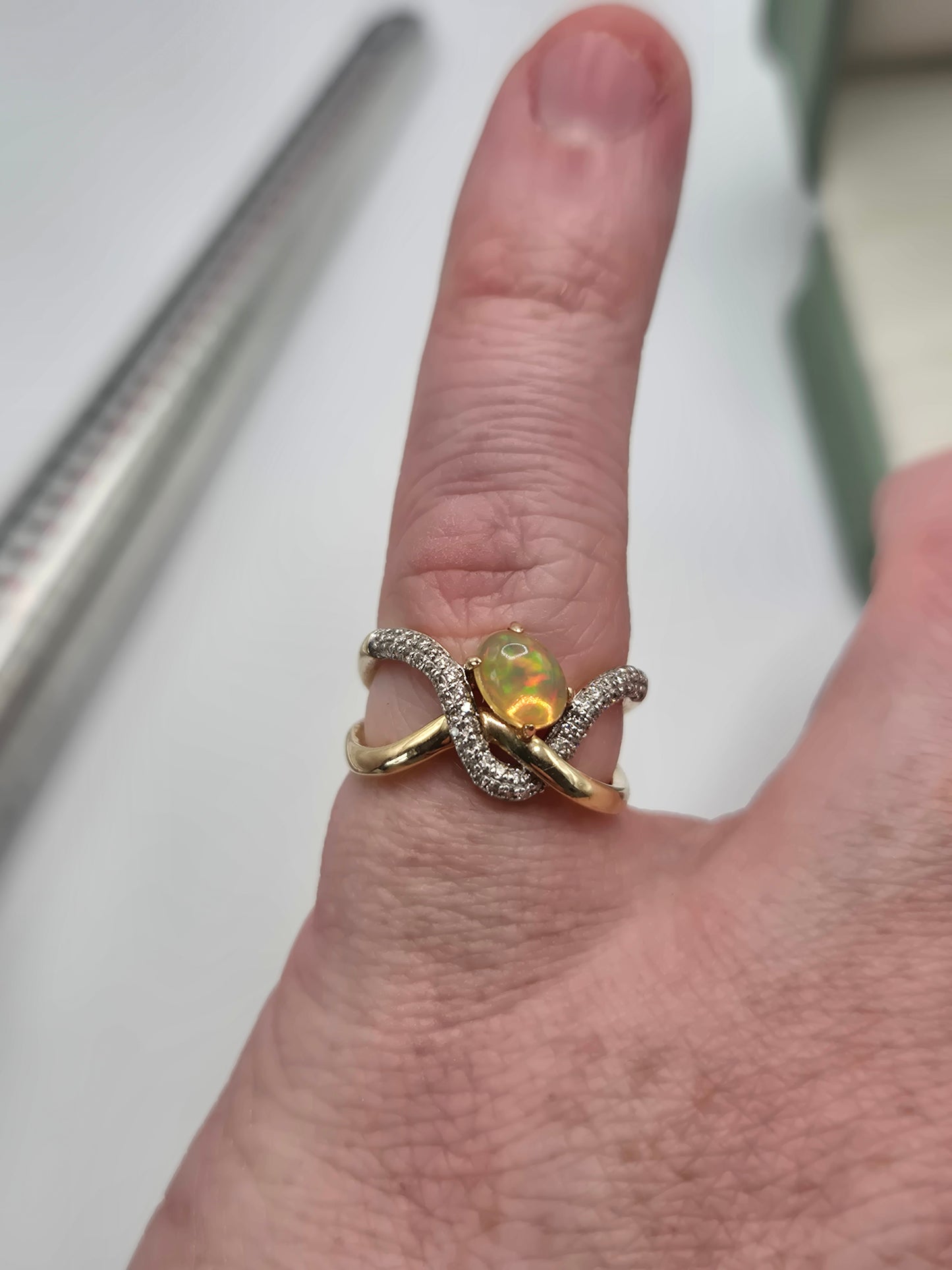 14ct gold opal and diamond ring