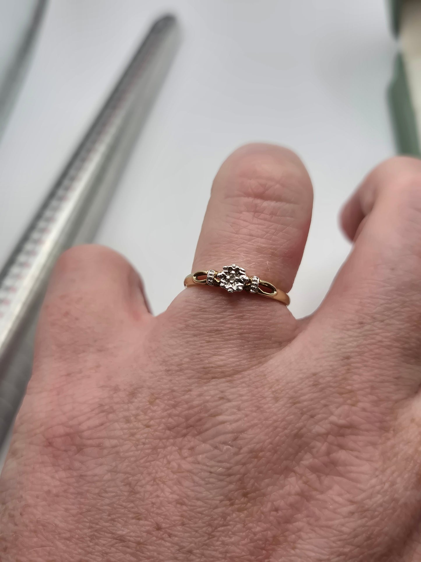 9ct gold diamond ring
