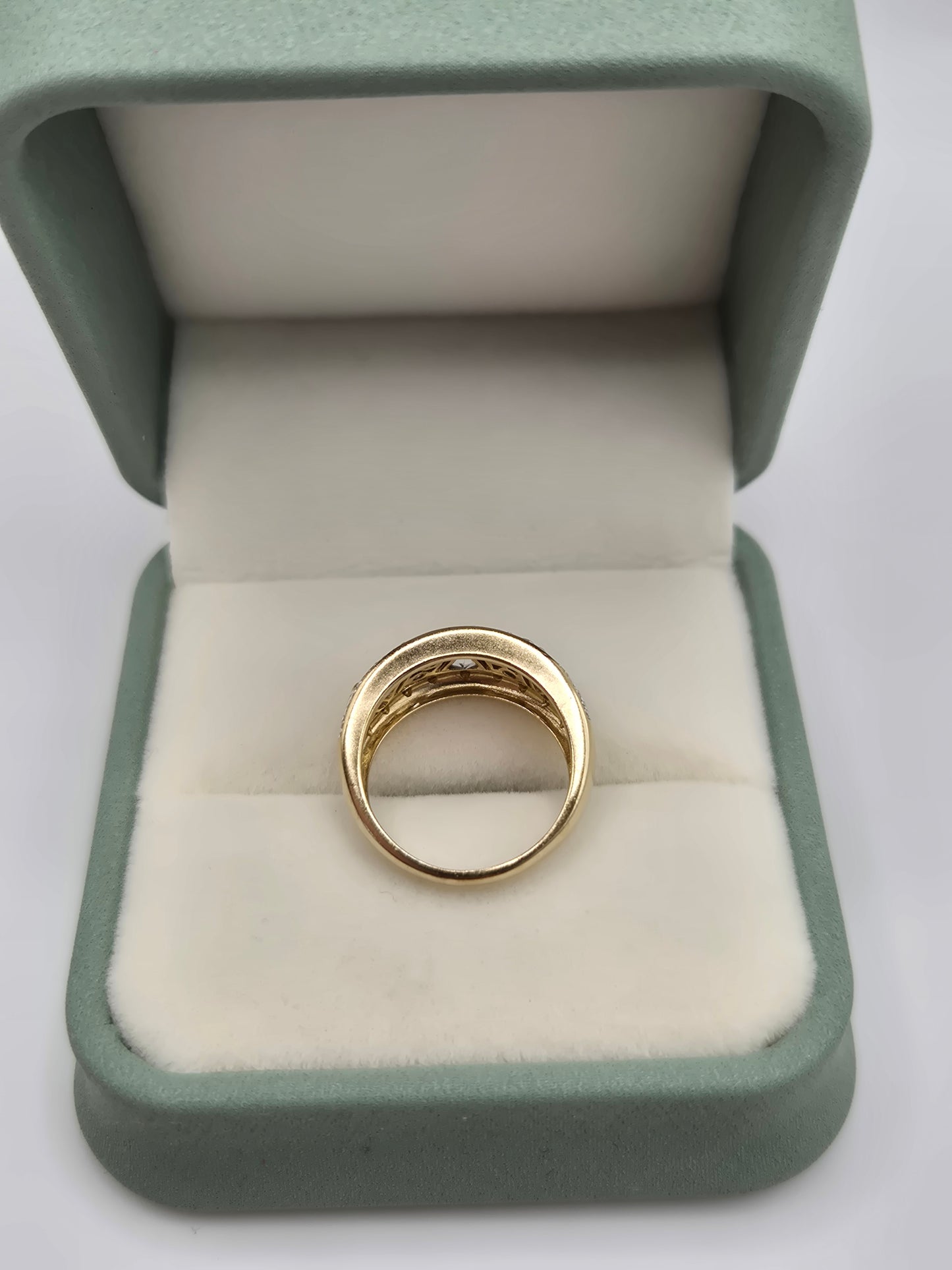 Heavy 9ct gold aquamarine and diamond ring