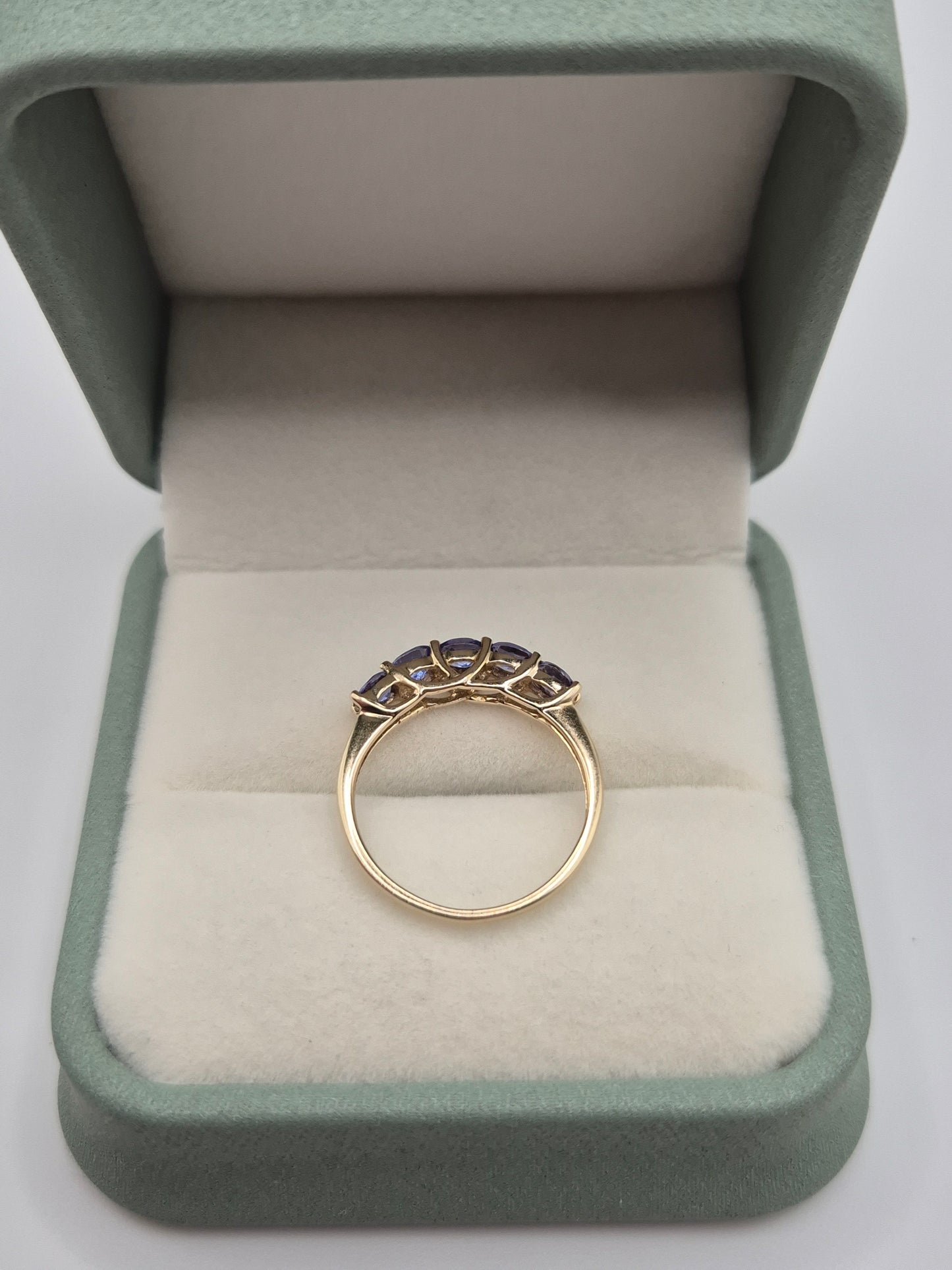 9ct gold tanzanite ring