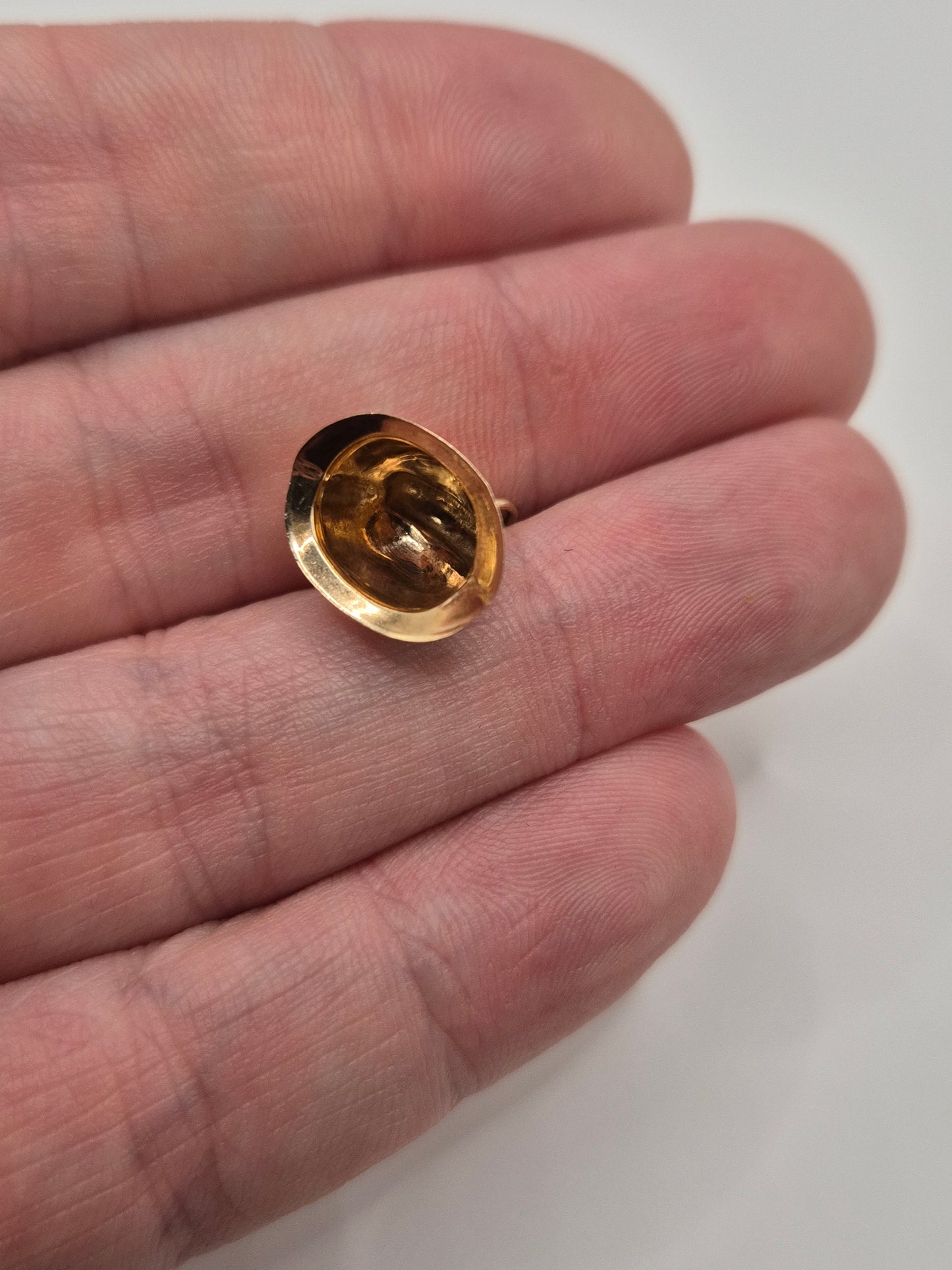 9ct gold vintage police hat Charm